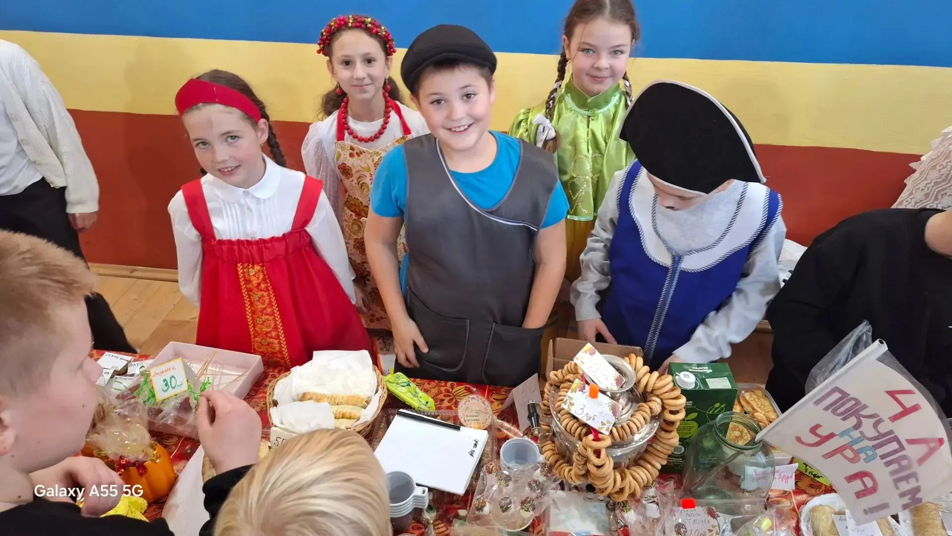 Покровская ярмарка в начальной школе. Весело, шумно, вкусно, интересно!!! Молодцы!!!