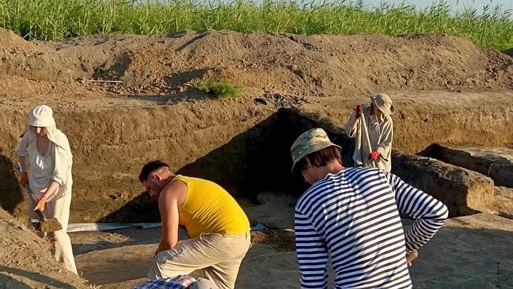 Астраханским археологам потребовалась помощь. Они срочно ищут желающих на консервацию р...