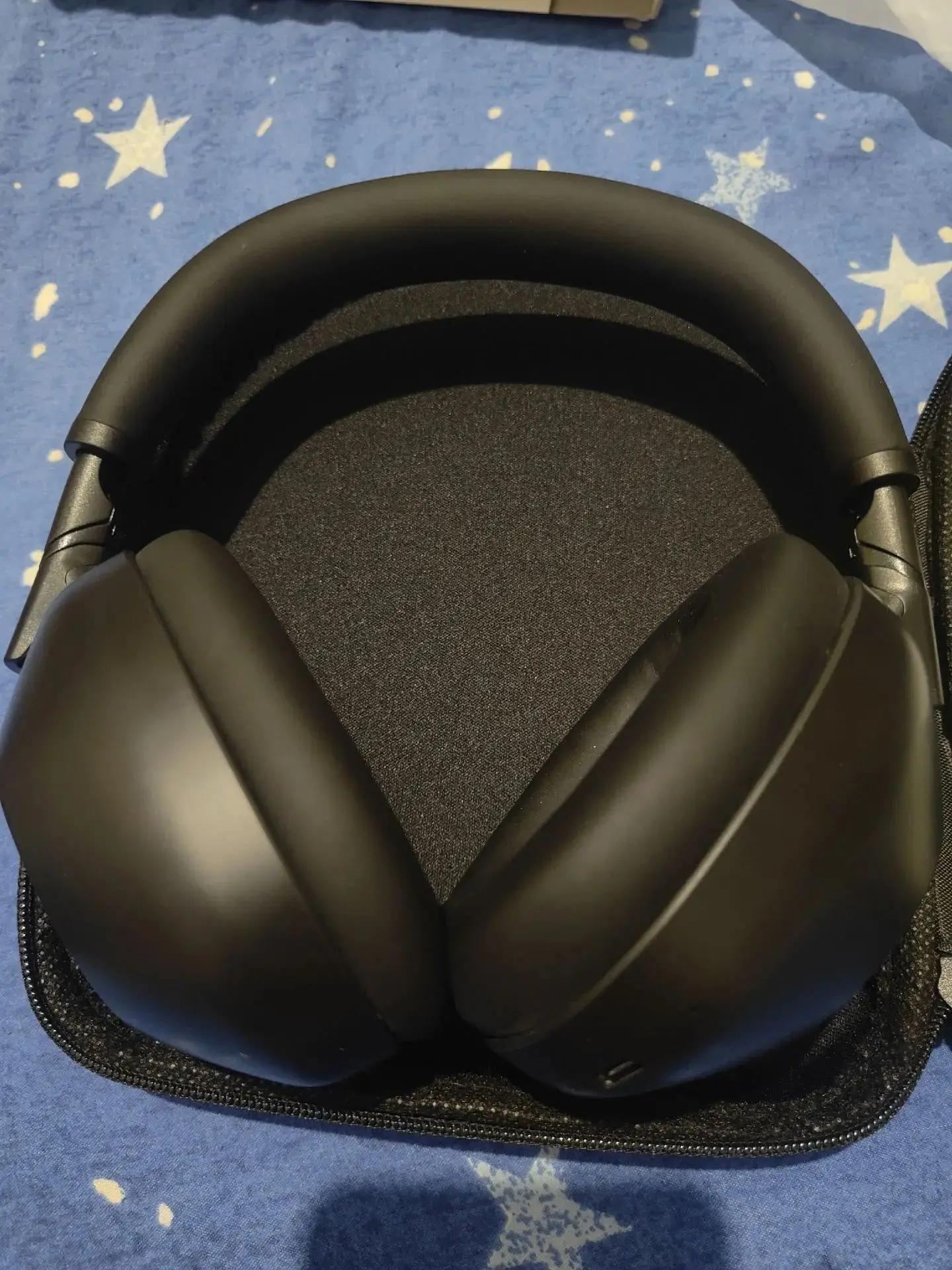 Продам наушники sony wn-1000xm6 копия, звучание отличное, оснащены шумоподавленим, мягк...