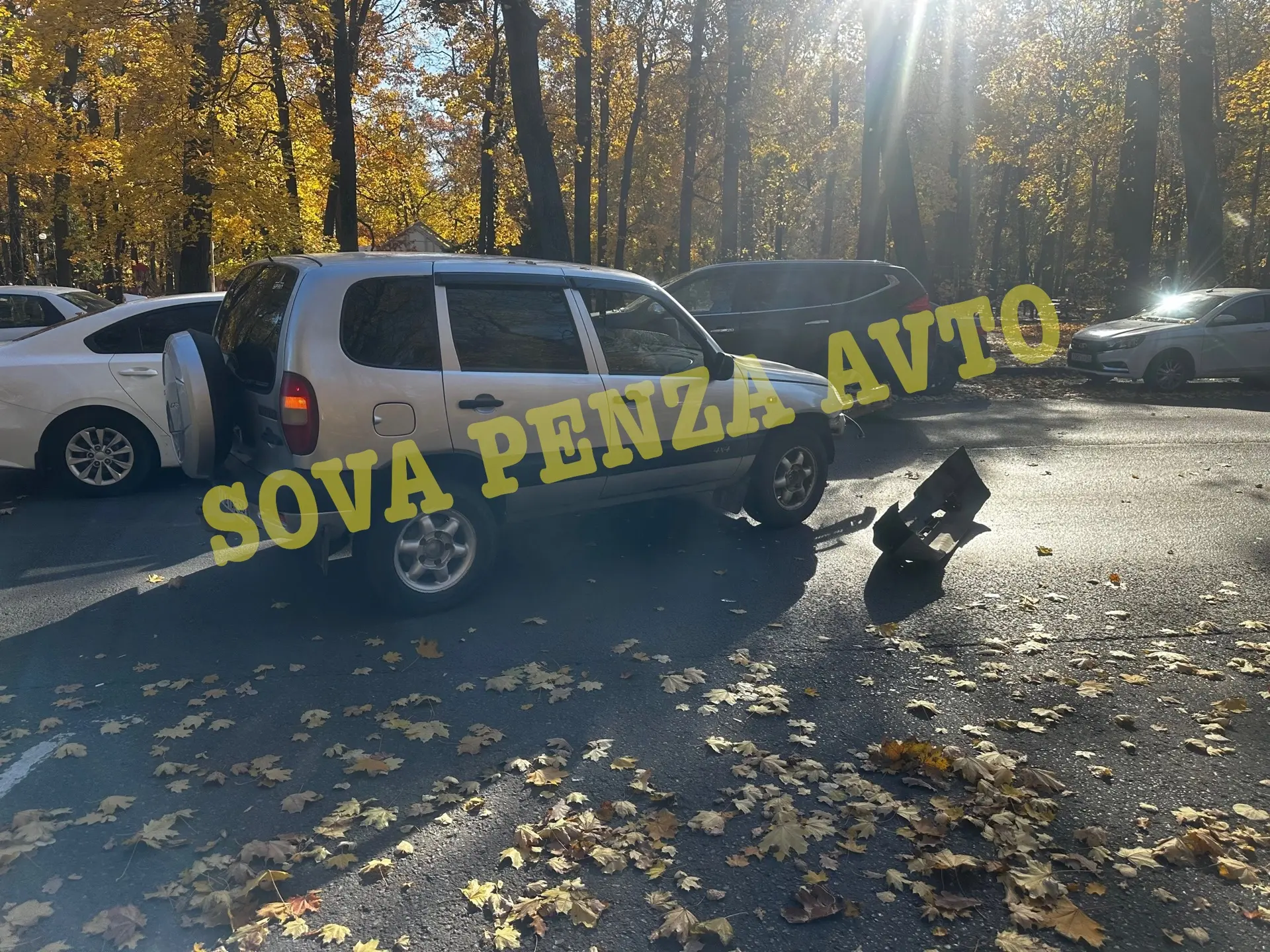 По Западной, вдоль аллеи, лучше не ехать в сторону Дома офицеров. На этой же полосе чут...