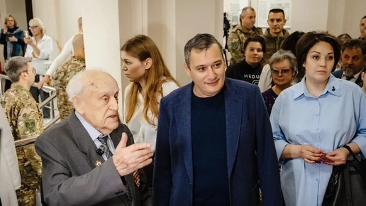 В библиотеке Курска открылась выставка картин участника ВОВ