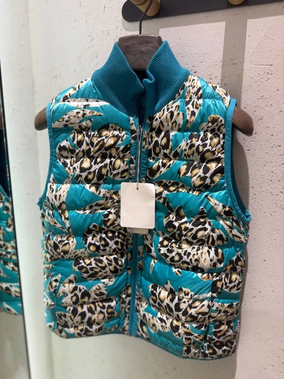 8200 Falconeri🛍