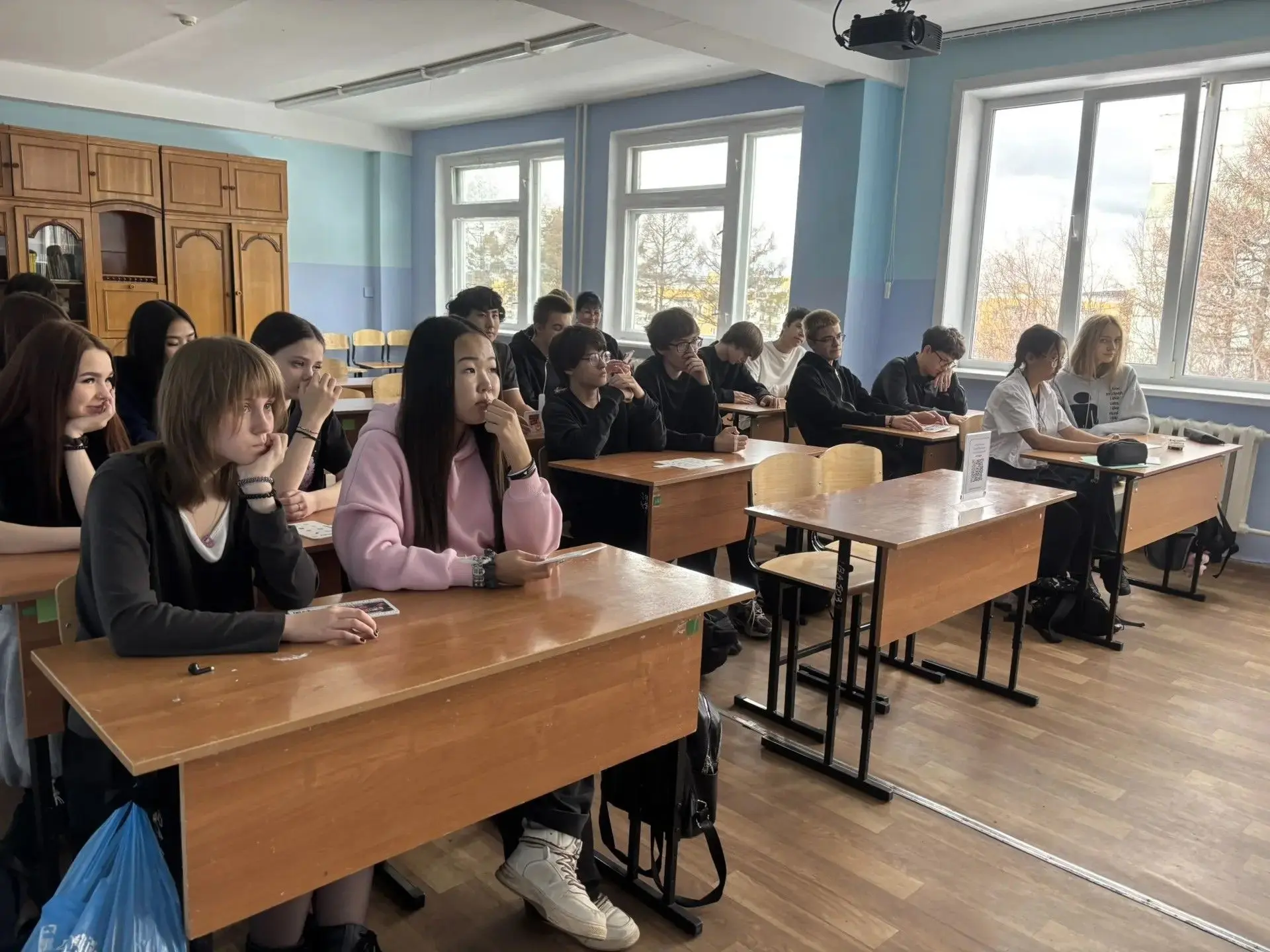 ЗАРЯЖАЕМ НА БУДУЩЕЕ: «ПРОФЕССИОНАЛИТЕТ» ПРИЕХАЛ В СОШ № 2!