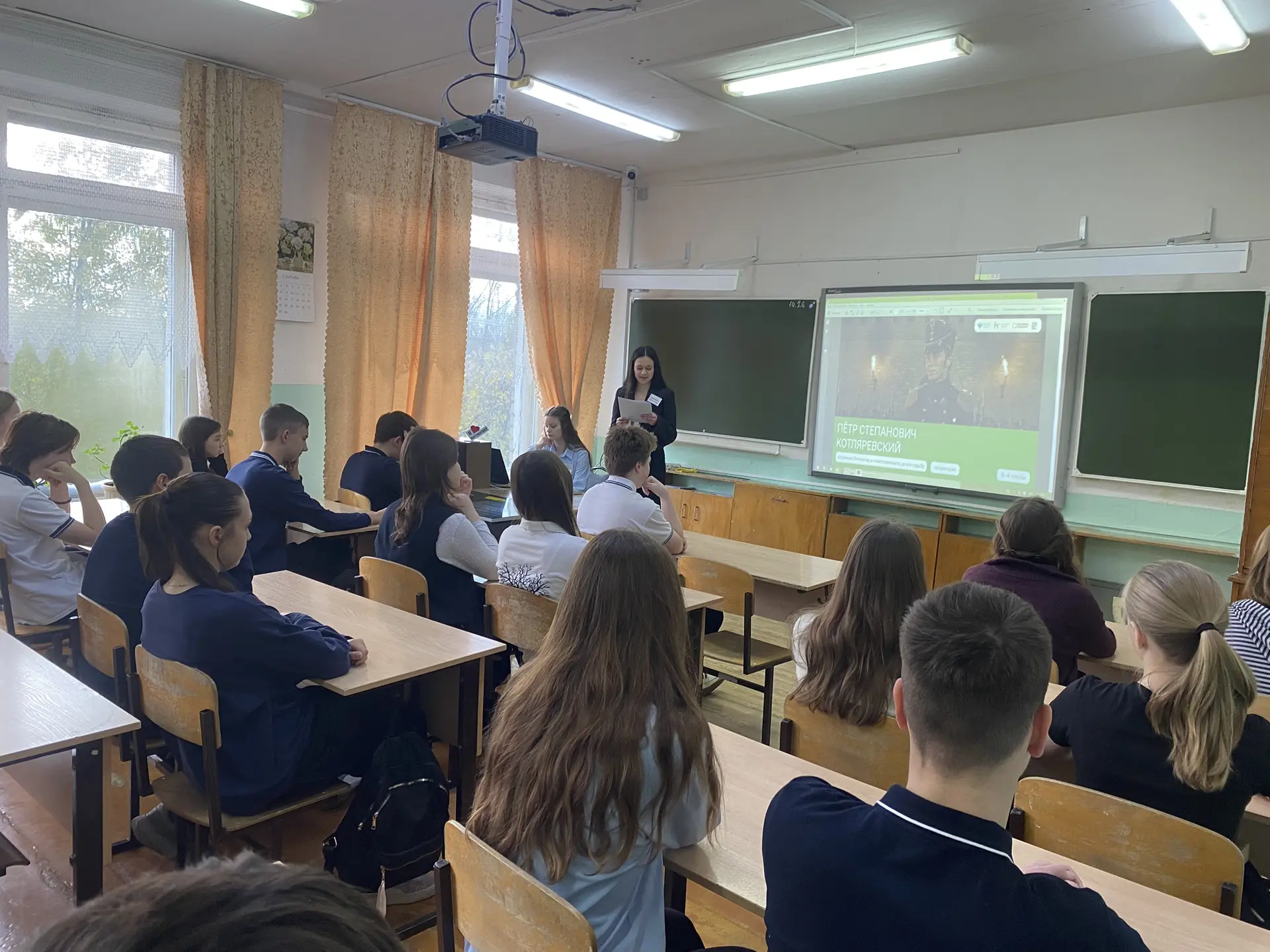 🎉 День самоуправления в нашей школе: когда ученики примеряют на себя роль учителя! 🎉