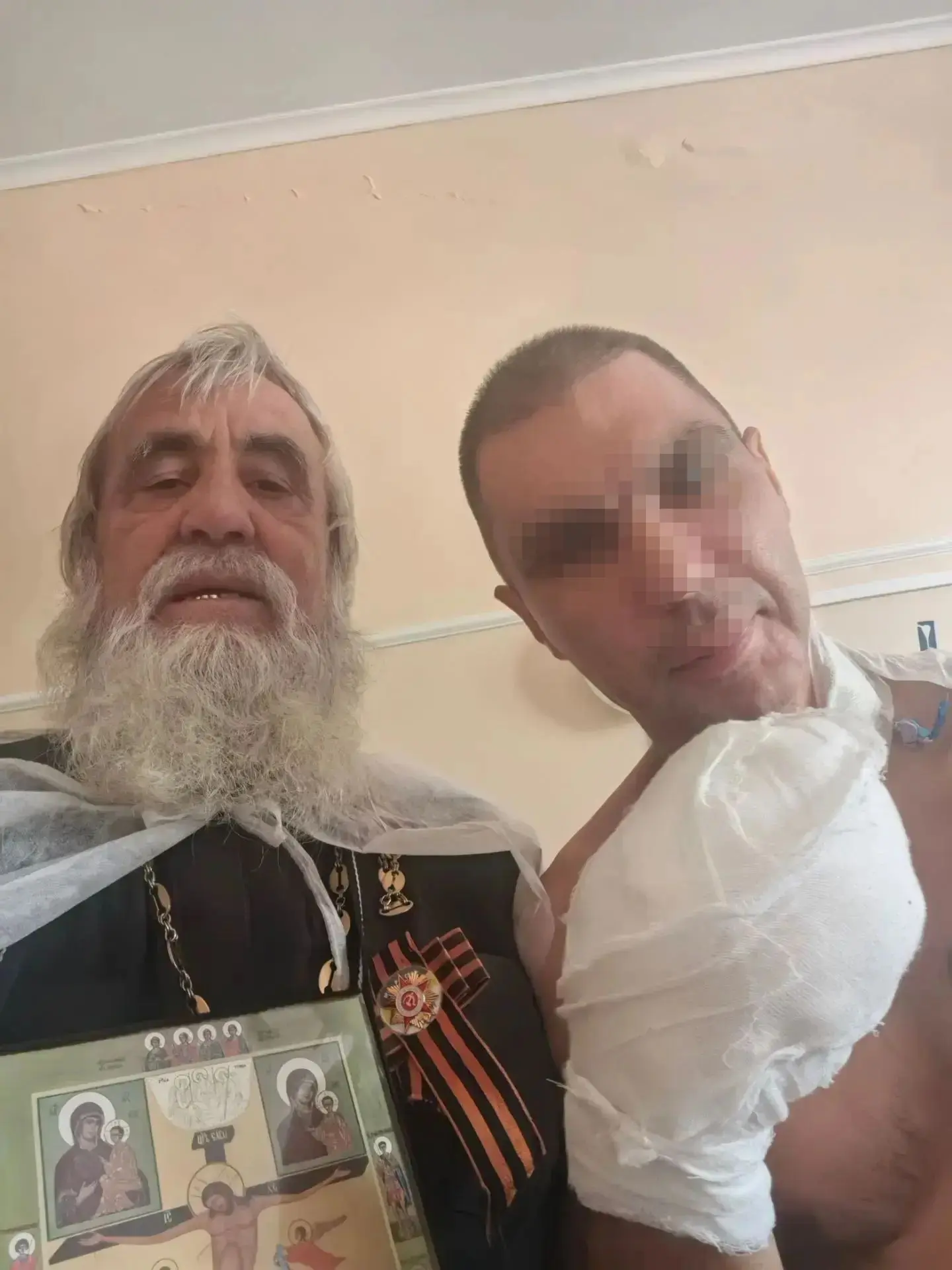 Иерей Георгий Гройлов — деревенский священник, которому 72 года, но его энергии и добро...