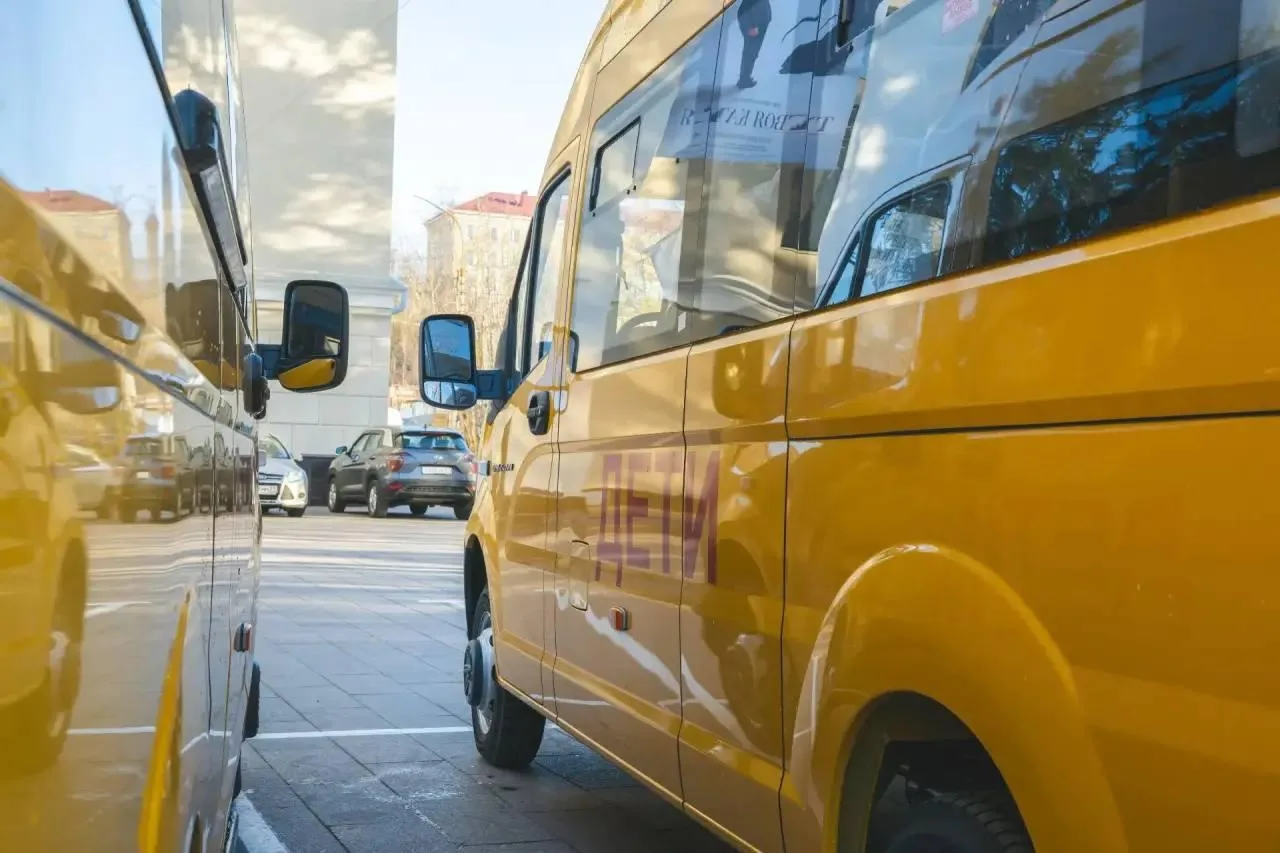 12 новых школьных автобусов отправили в муниципалитеты Мурманской области
