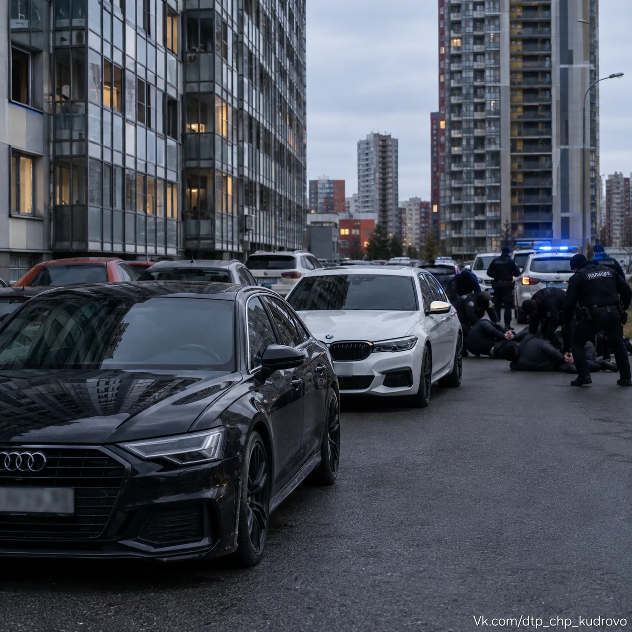 В Кудрово прятали премиальные иномарки, отжатые в стиле 90-х на Большеохтинском