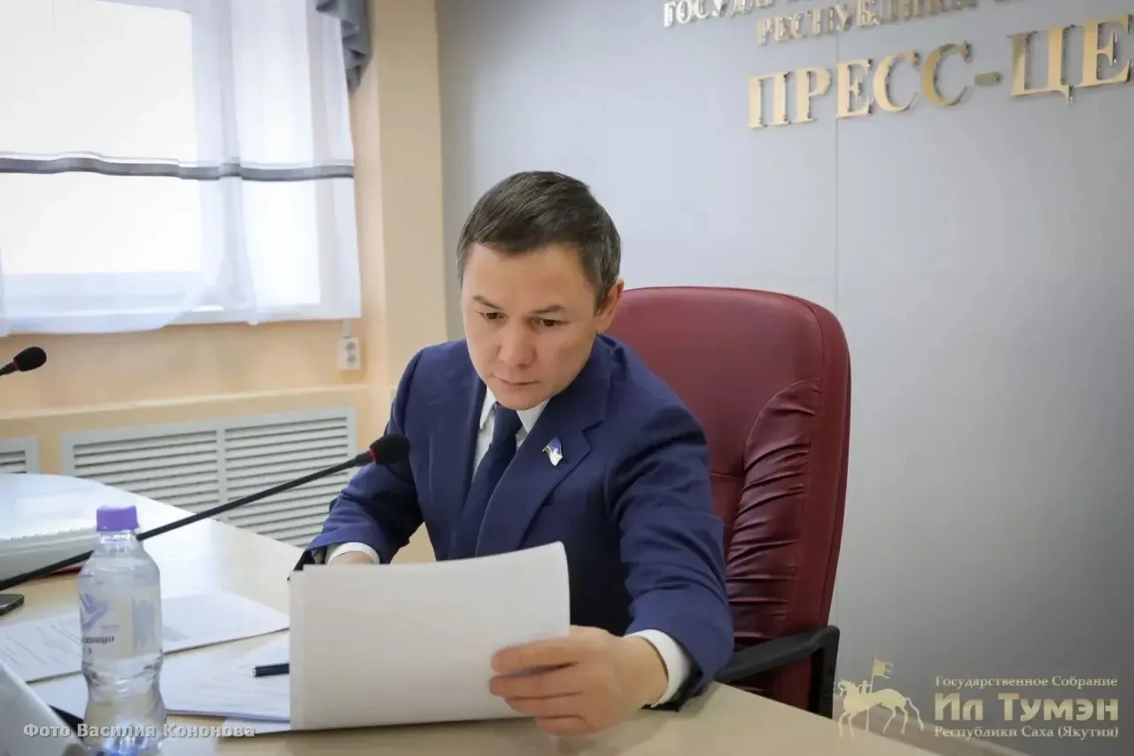 Сегодня провёл заседание постоянного комитета Государственного Собрания (Ил Тумэн) Респ...