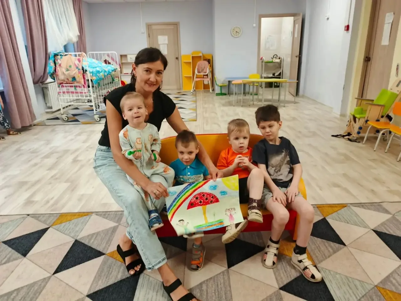 В младшем отделении детского дома прошёл конкурс рисунков «Наш любимый детский сад».