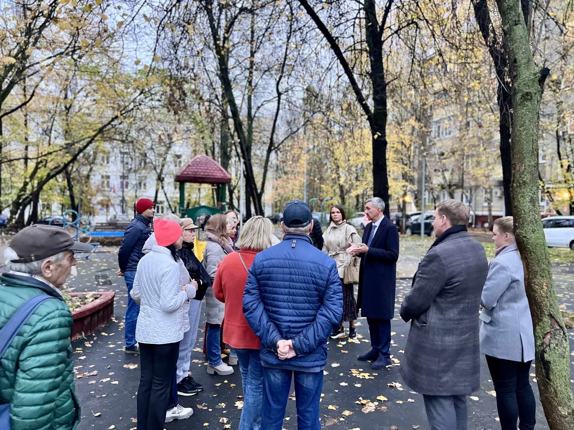 Сегодня глава управы Роман Рябченко совместно с первым заместителем Дарьей Шеремет, Але...