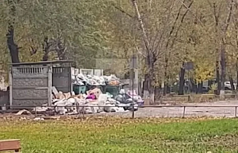 В Абазе продолжают вывозить мусор