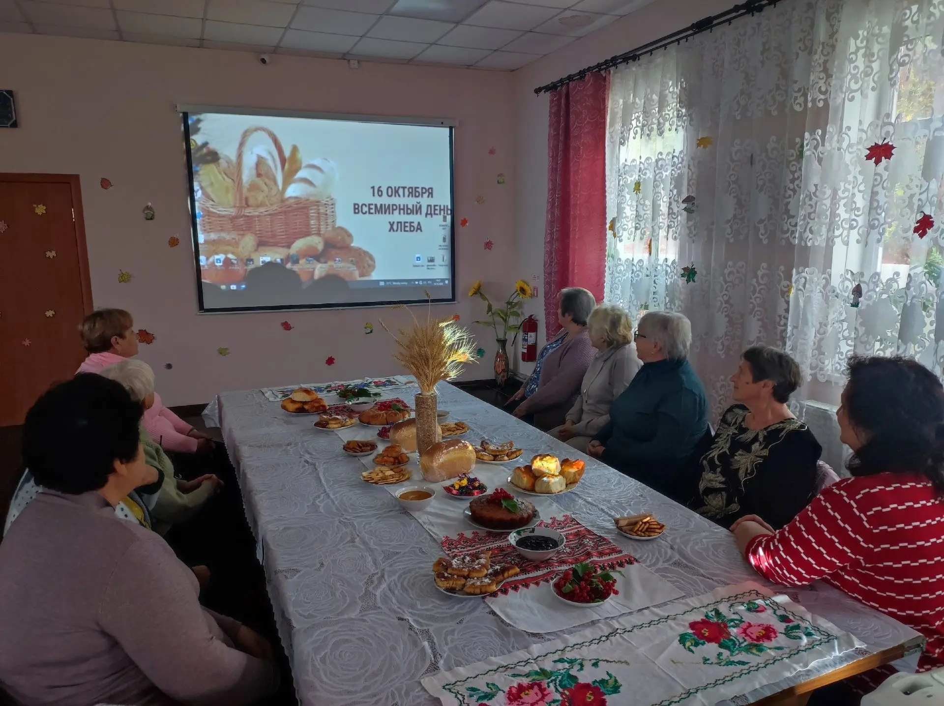 В преддверии Всемирного дня хлеба для слушателей Университета третьего возраста в ГБУ Л...