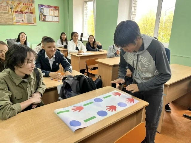 ⚡ Студенты-дефектологи ТувГУ провели мастер-класс по нейрогимнастике для школьников Кызыла