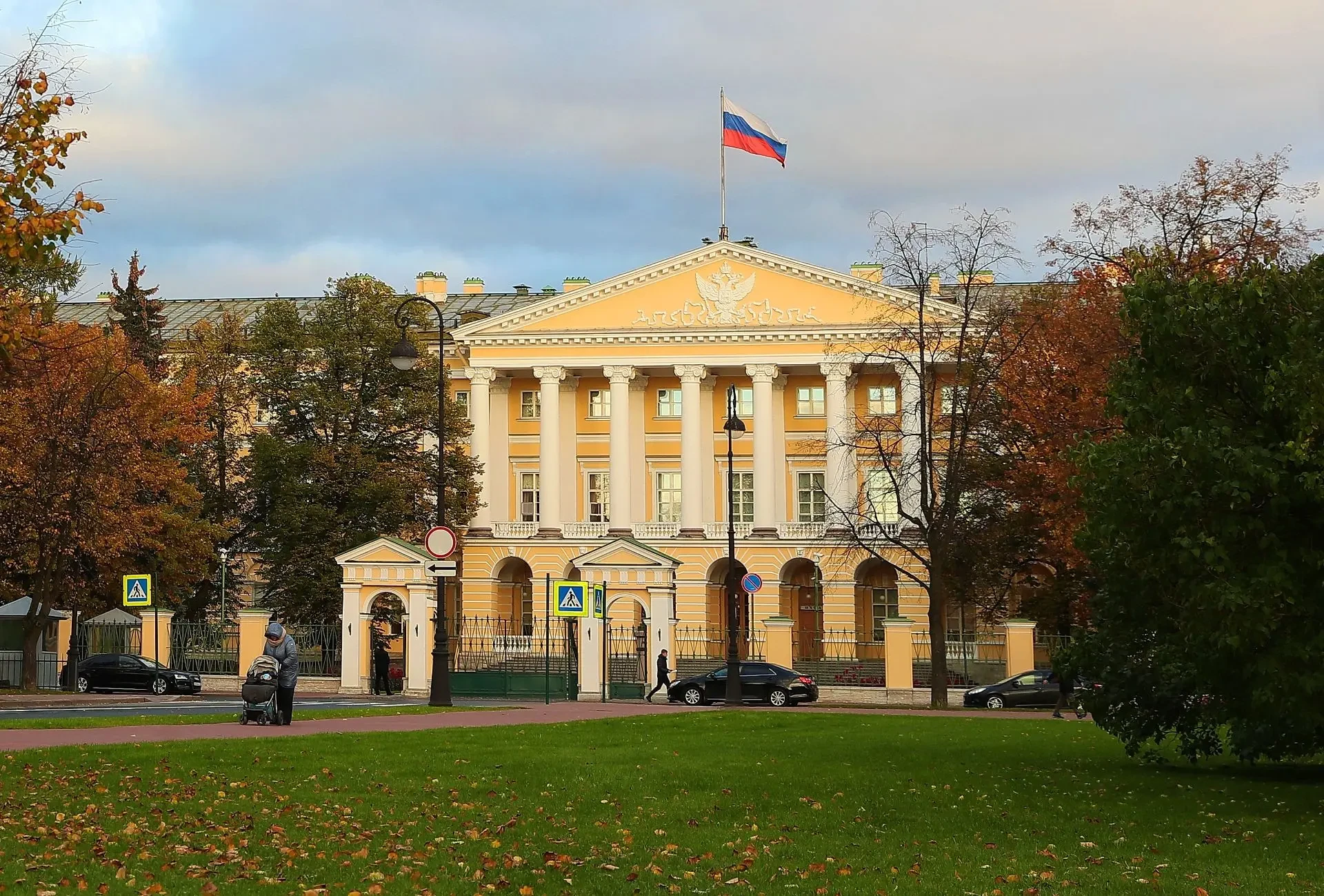 🟦 В Петербурге расширили перечень работ, где запрещено привлекать мигрантов по патенту