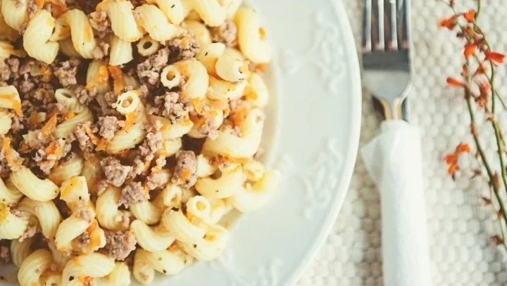 🍝 Макароны по-флотски — сытное блюдо с мясным фаршем, луком и морковью. Овощи добавляю...