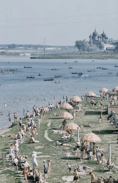 На пляже, Ярославль, 1959 год. 🚰