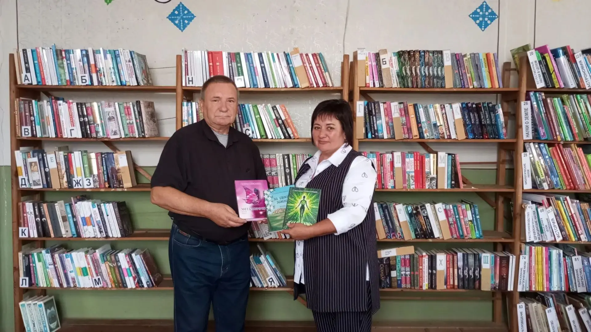 Сегодня в Радивоновскую сельскую библиотеку поступили 📚книги в дар от известной поэтес...