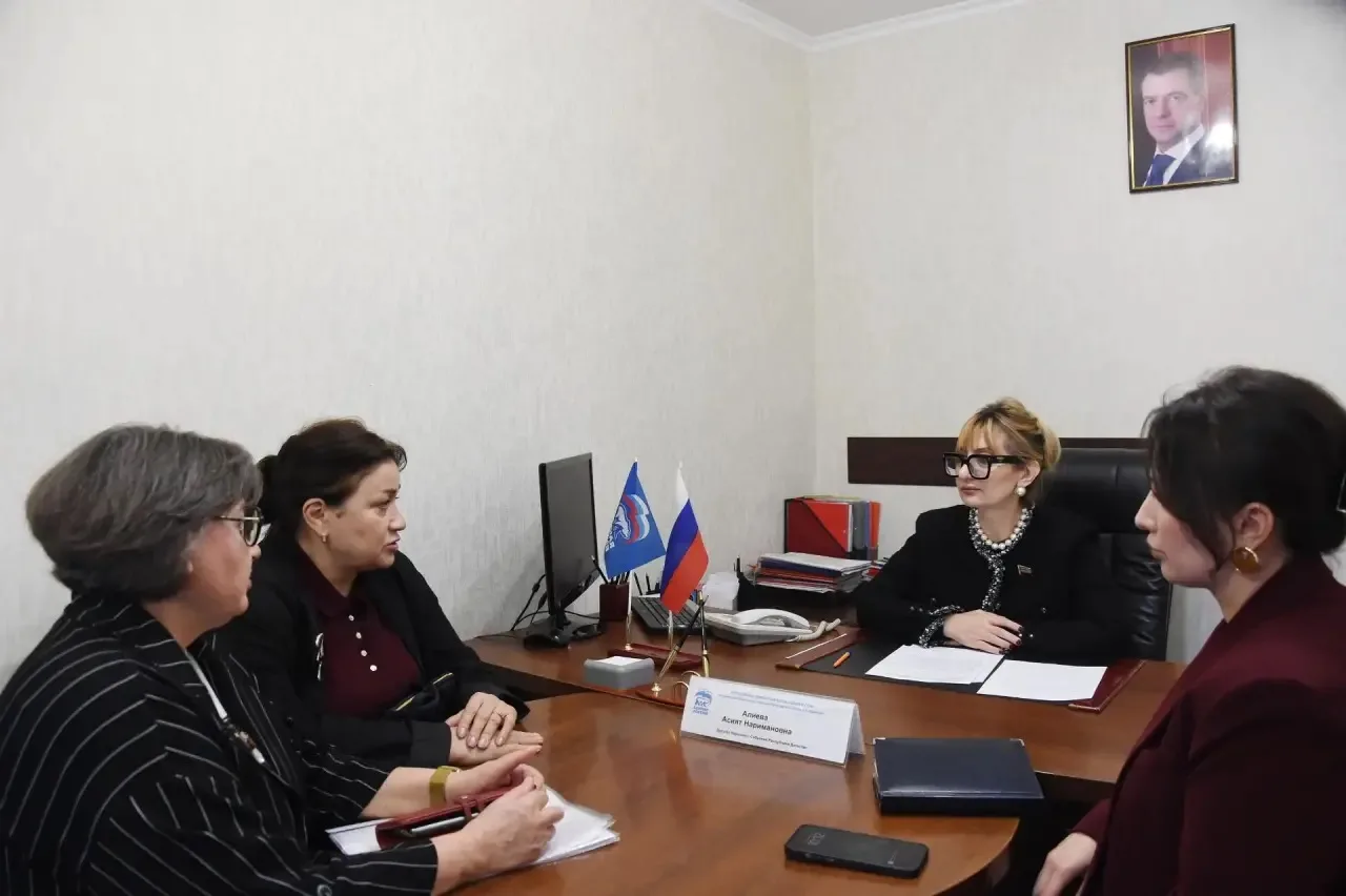 💬 Асият Алиева провела личный прием граждан в Махачкале