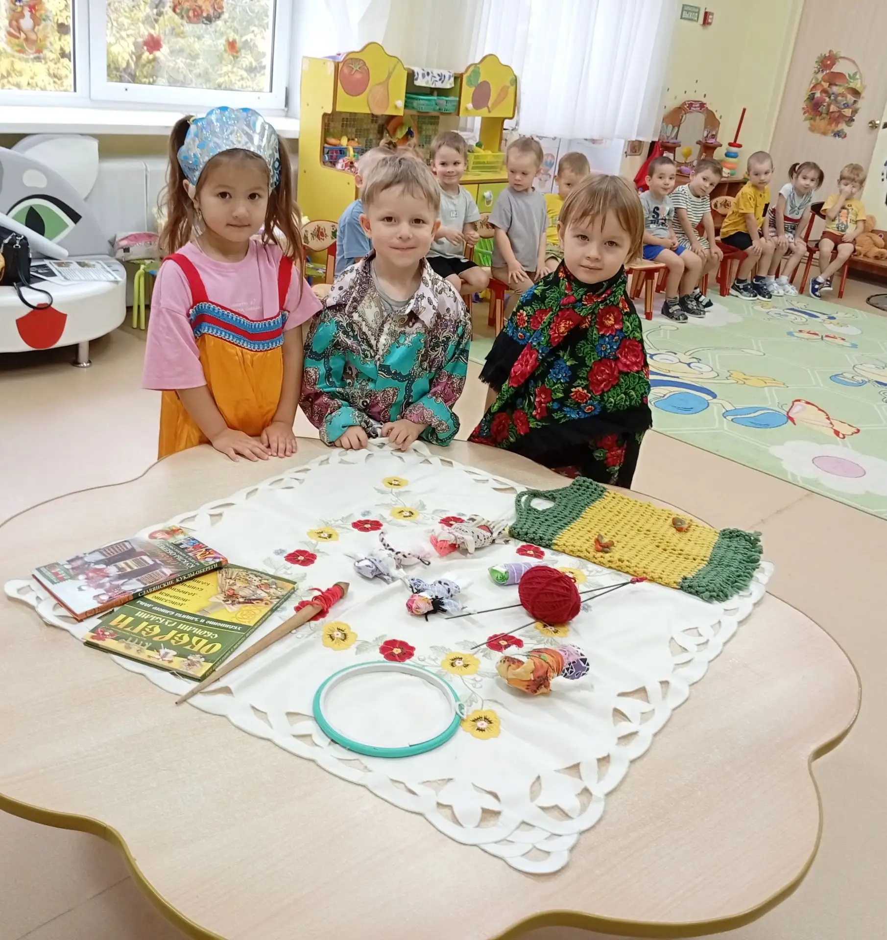 Сегодня у нас во  второй младшей группе "Медвежата"  побывала гостья , Ирина Владимиров...