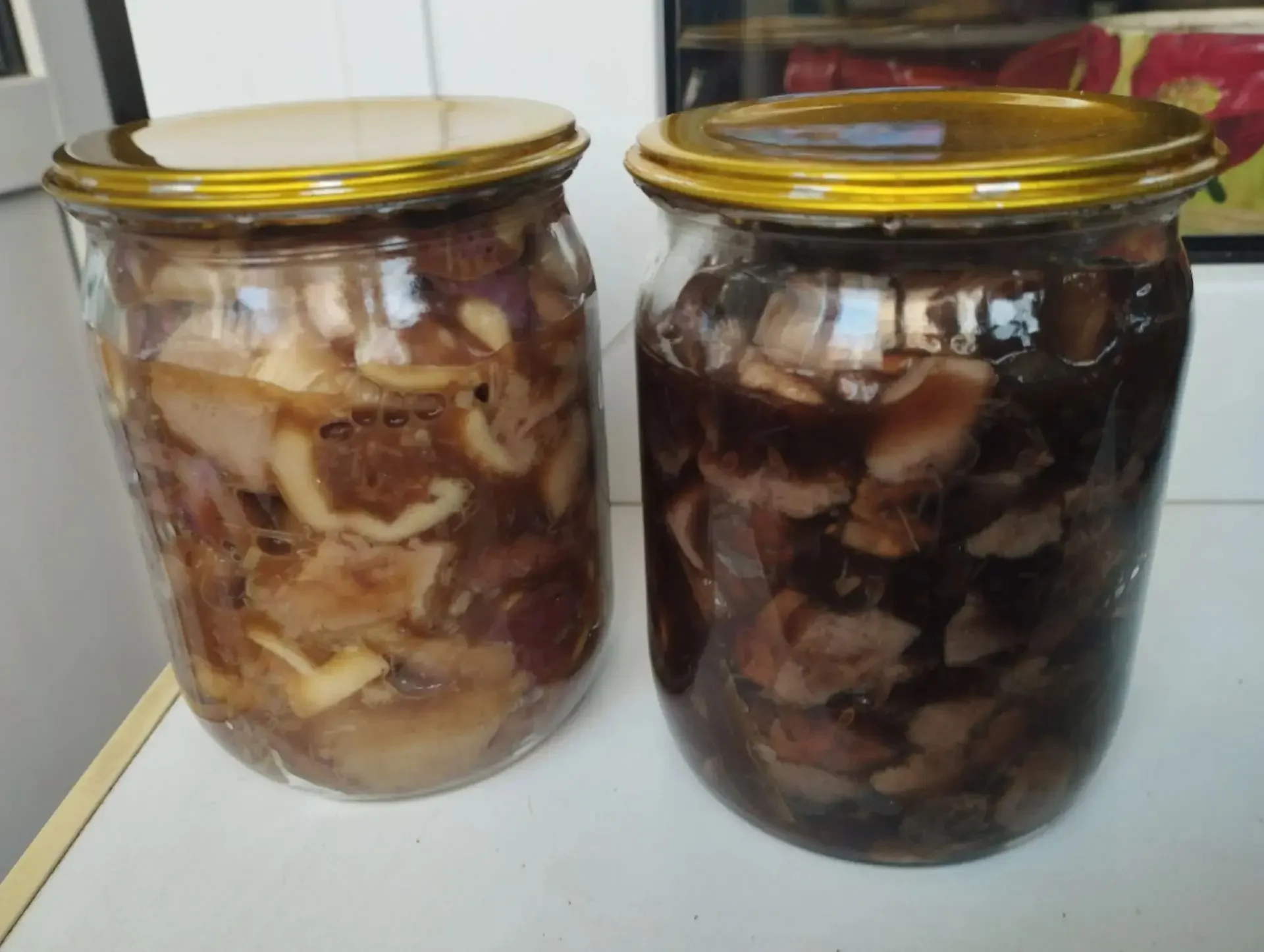 Продаются маринованные грибы маслята цена 350р. за 0.5 л., 500 - 0,7 л. , подосиновики ...