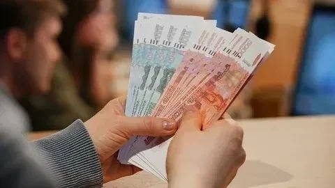💸 Астраханцам насчитали среднюю зарплату в 69,5 тысячи рублей