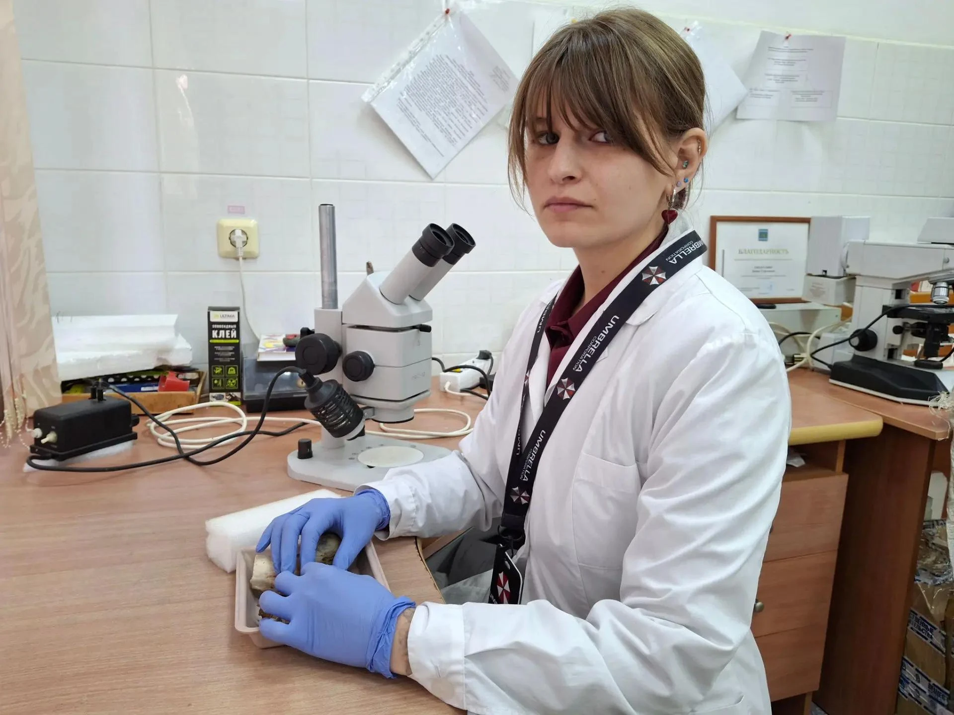 «Решать загадки, а не просто смотреть в микроскоп»: молодой врач-судмедэксперт из ЕАО о...
