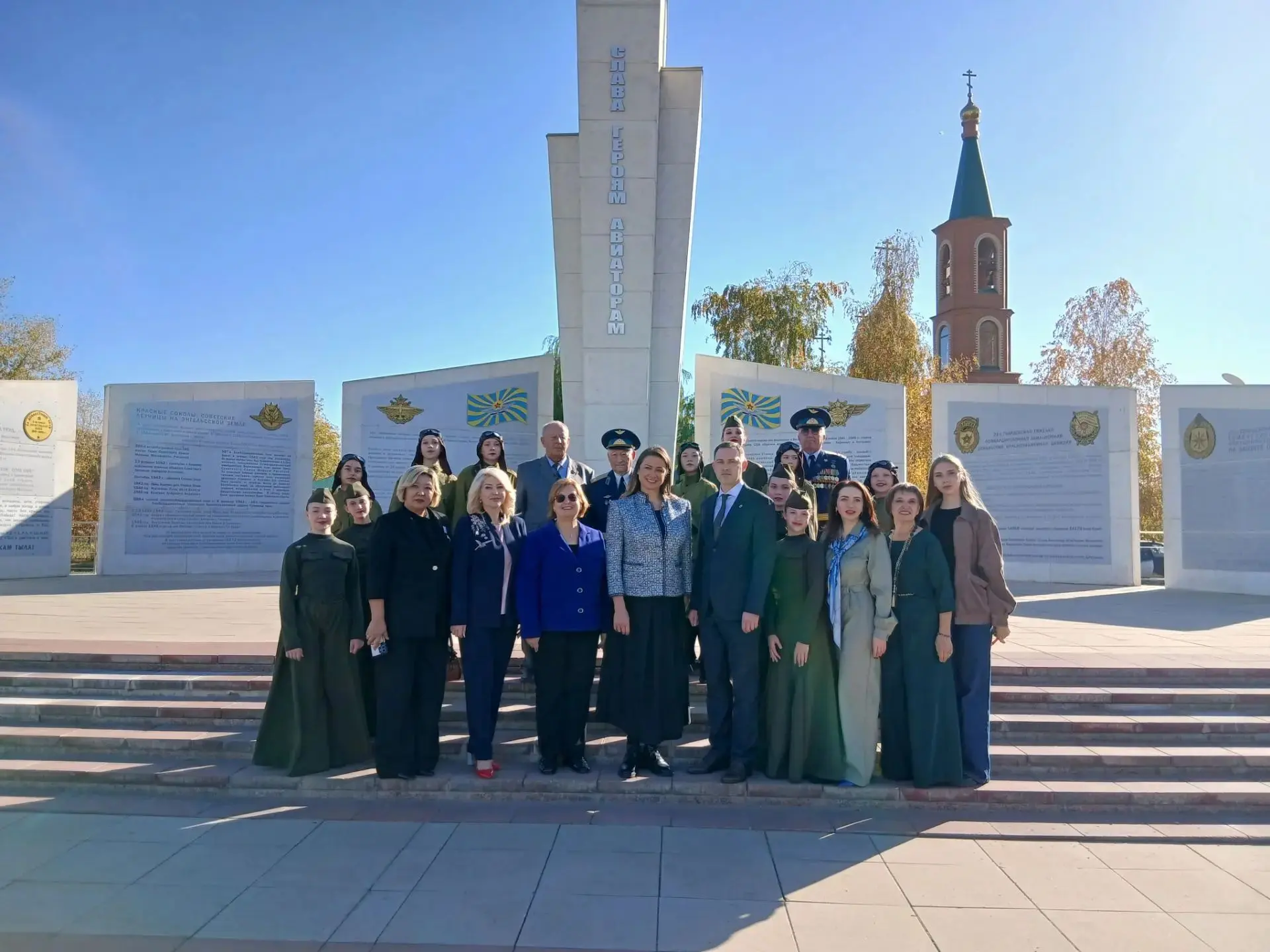 Сегодня, воспитанники "Народного" коллектива "Гран па" (Светличная Е. А., Овчинникова А...