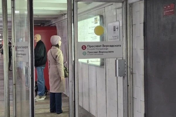 🚇 На станции метро Вернадского установили тепловые двери