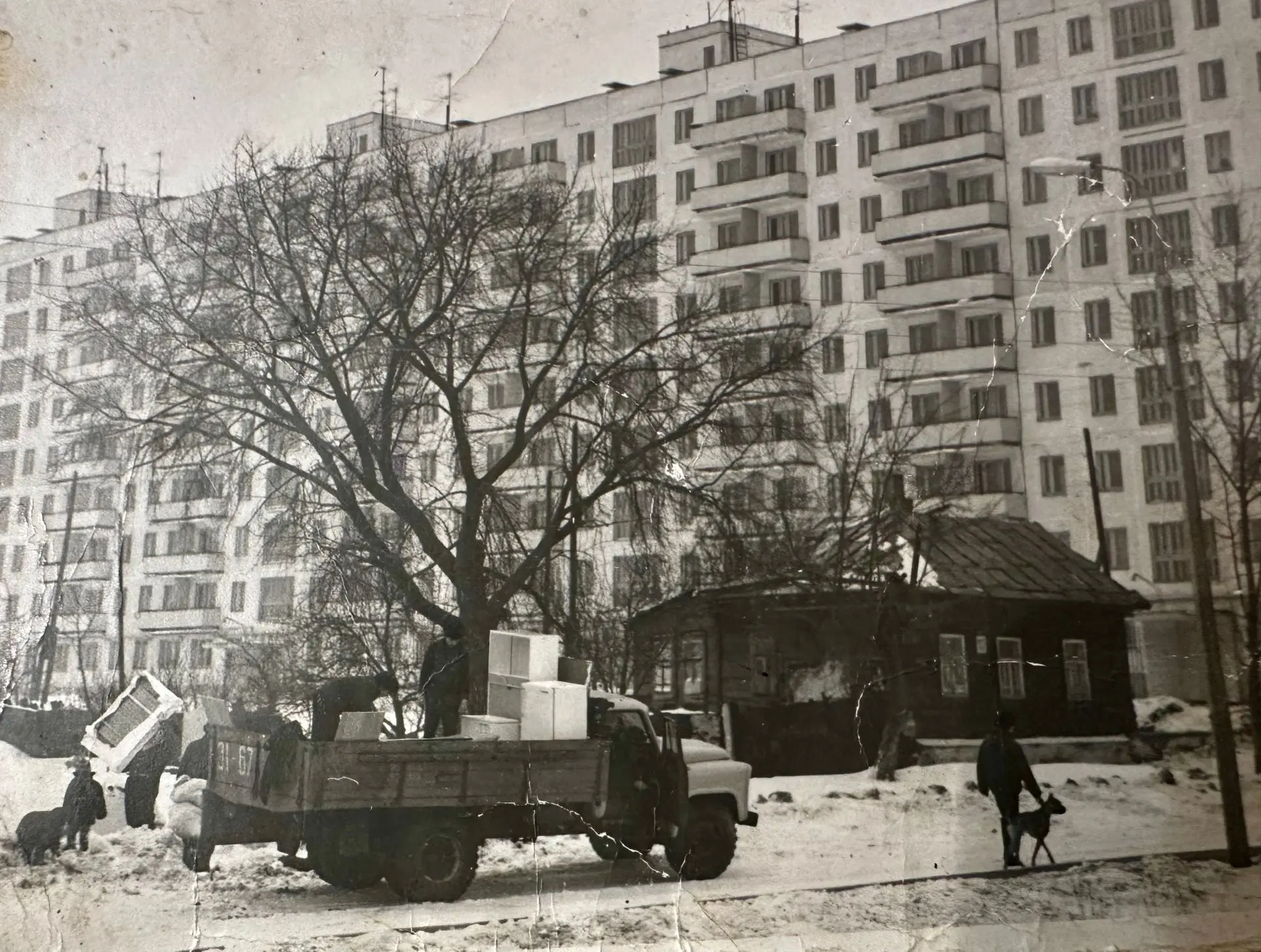 Улица Челюскинцев, 10. Один из последних оставшихся домов под снос и переселение семьи ...