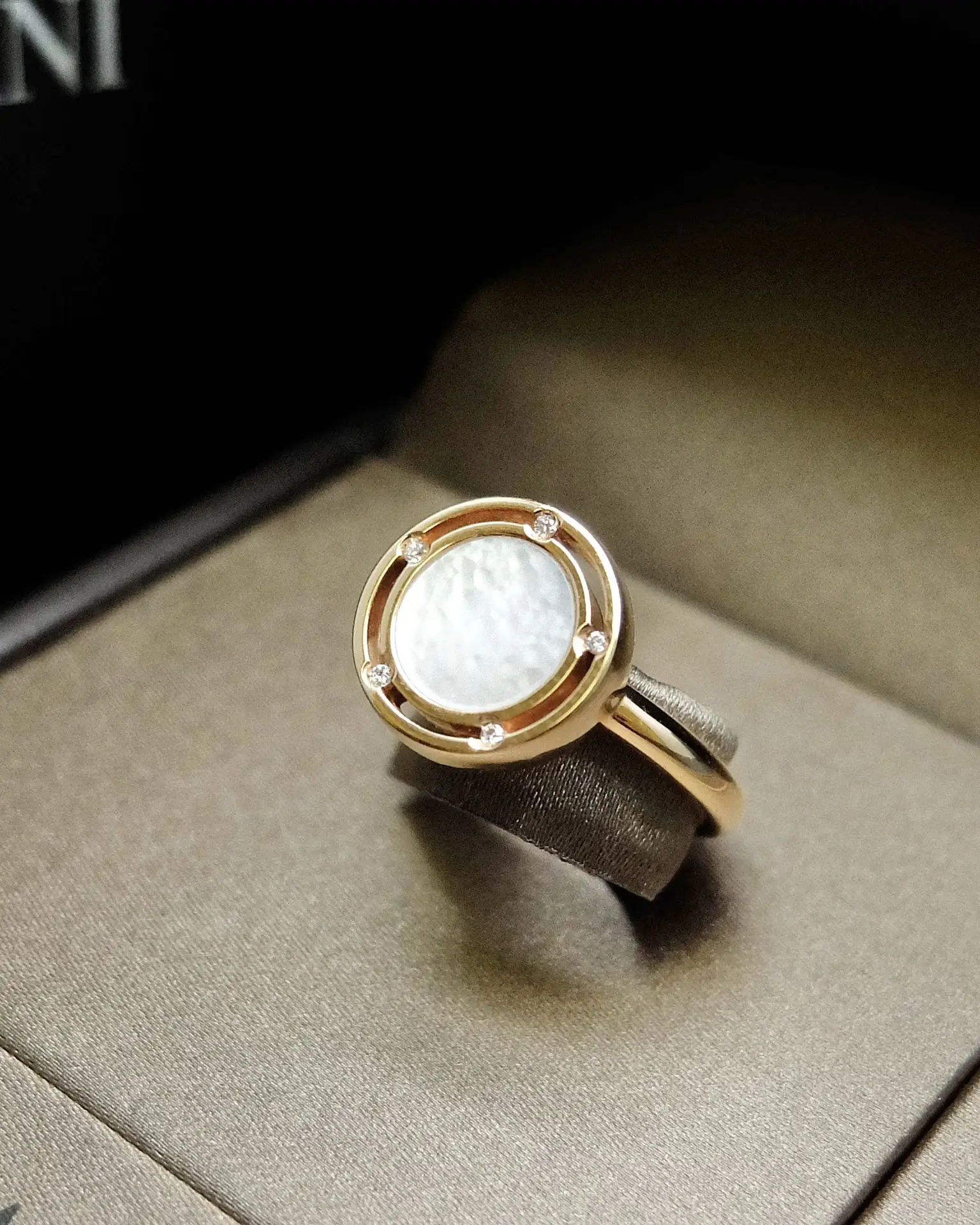 Кольцо Damiani