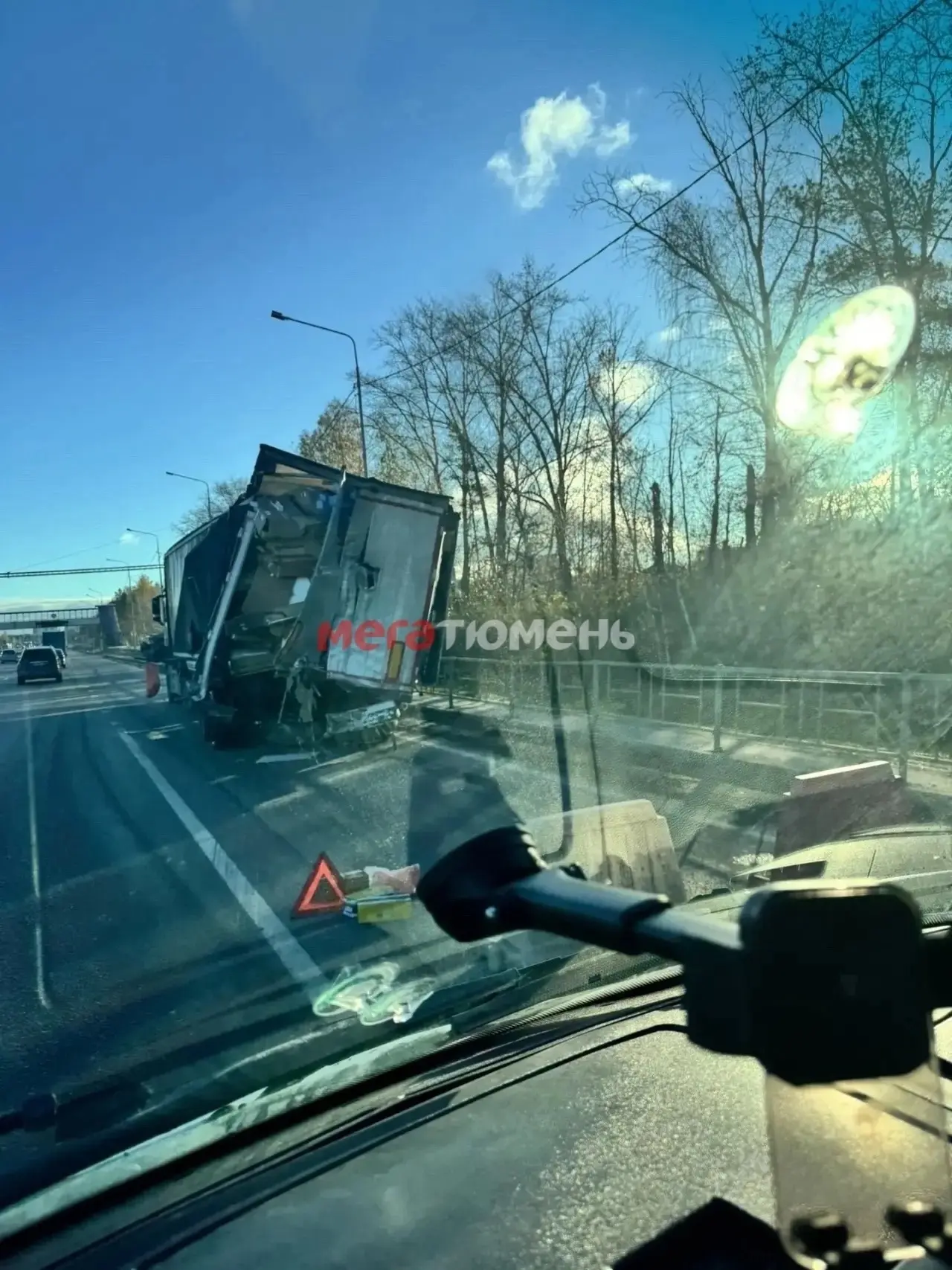 Кабина сгорела дотла: две фуры попали в серьезное ДТП на Московском тракте под Тюменью