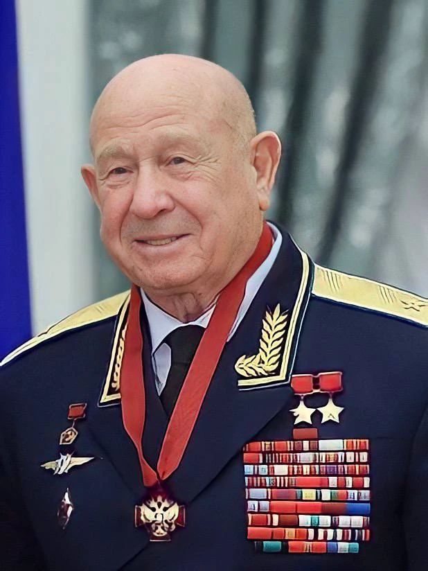 Сегодня день памяти Алексея Архиповича Леонова - Героя Советского Союза , военного летч...