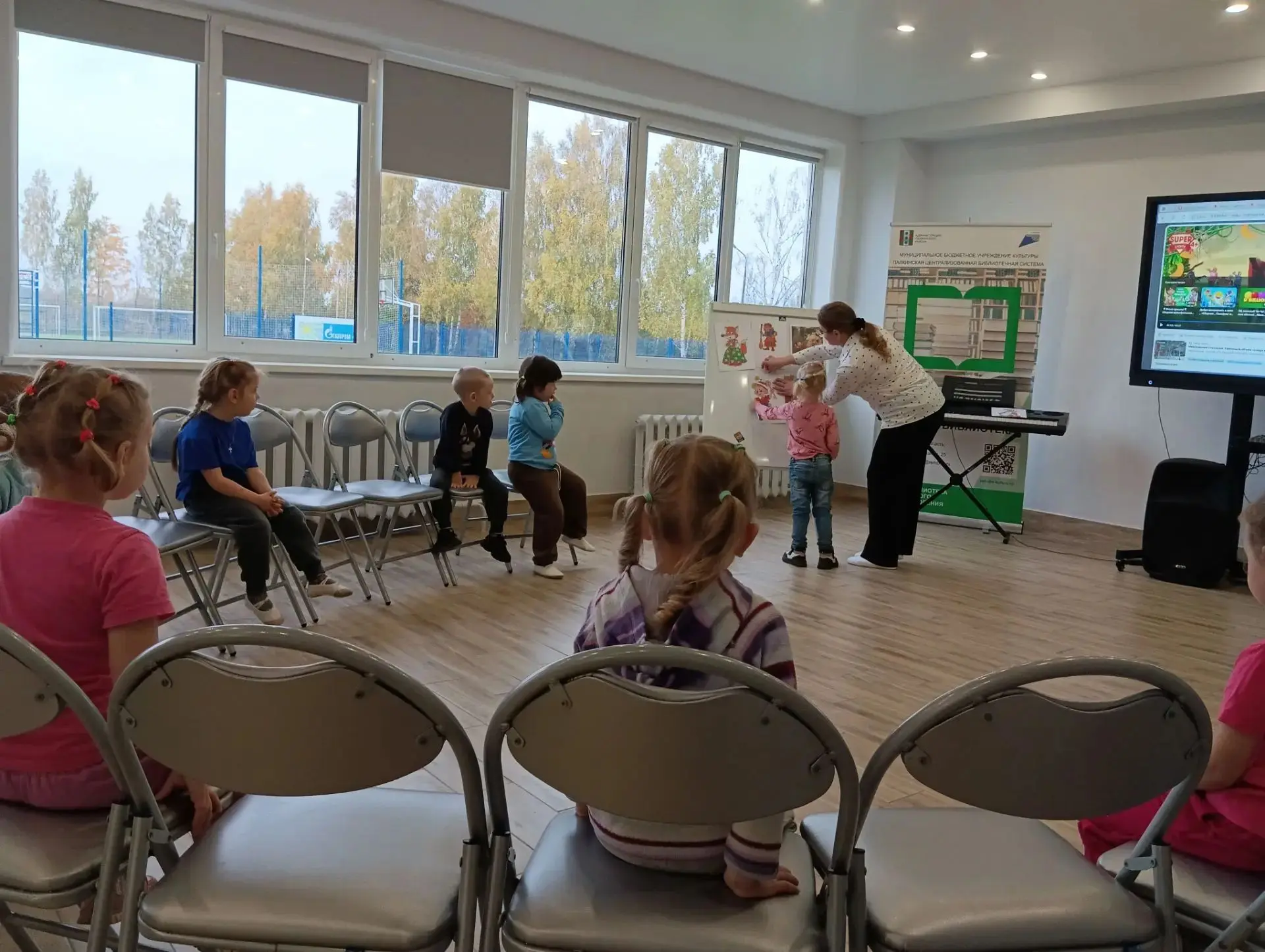 🏰 **#ПутешествиеВКнижноеКоролевство: средняя группа в гостях у библиотеки!** 📚
