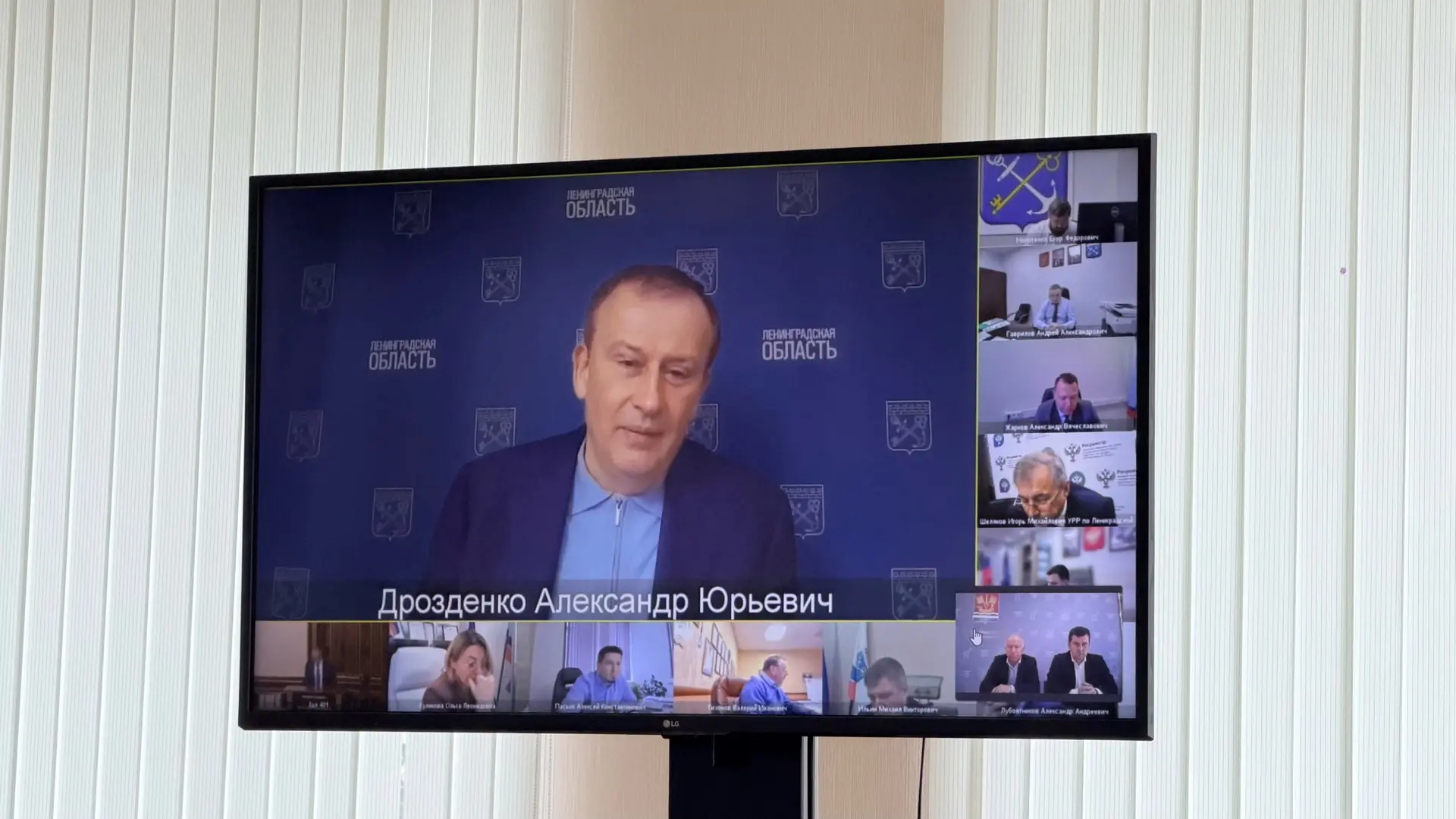 Губернатор Ленинградской области Александр Дрозденко провел еженедельное совещание с ру...