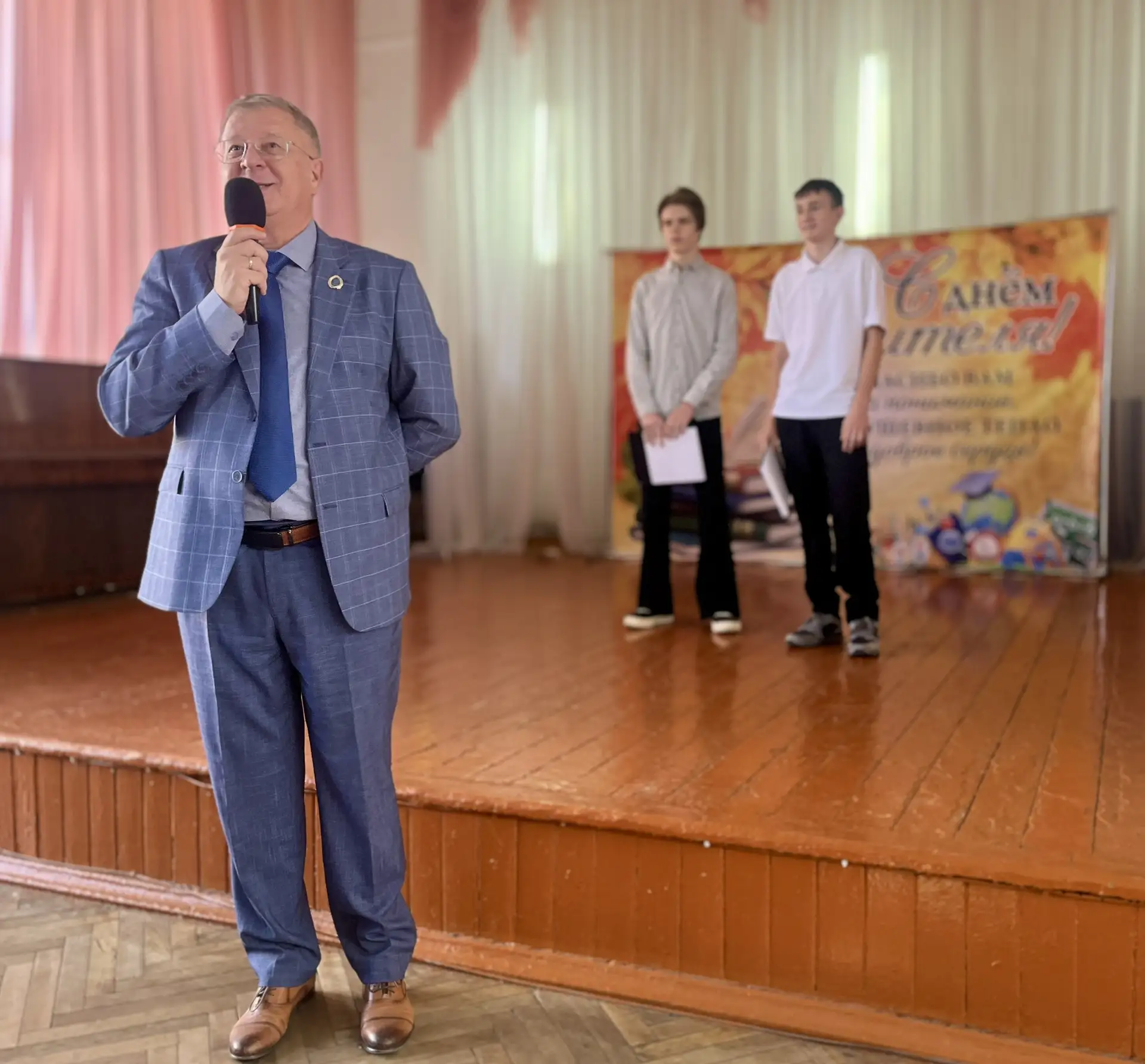🎉 В нашей школе состоялся праздничный концерт ко Дню Учителя!