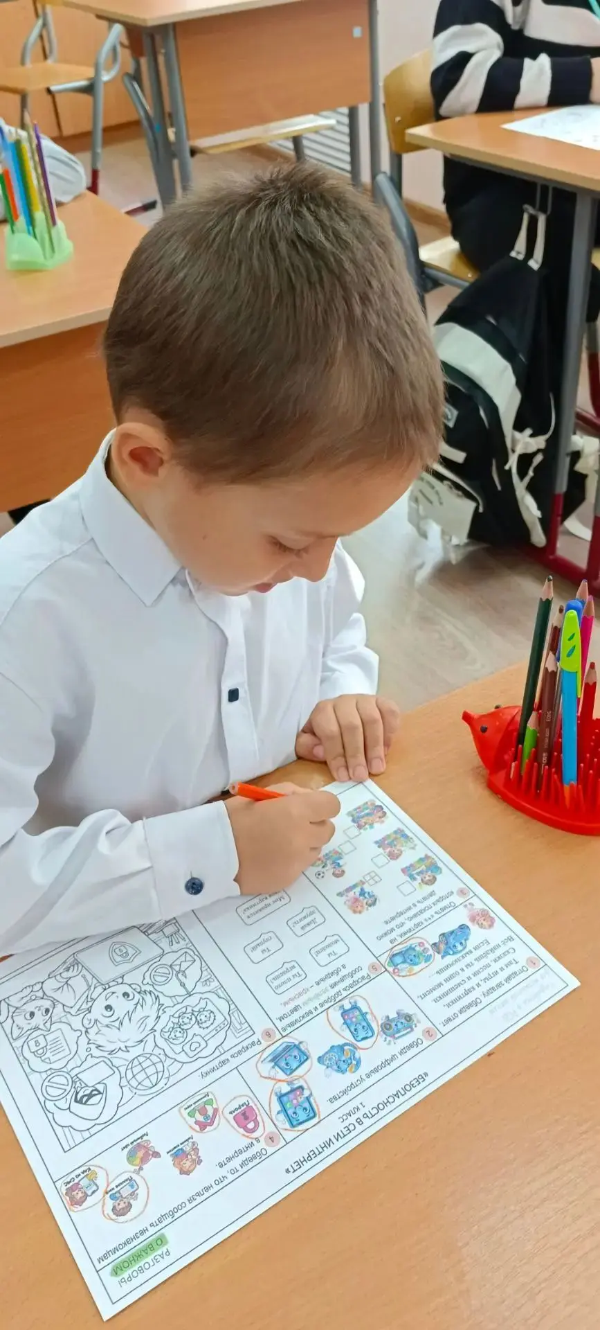 12 октября в 1 классе прошло занятие из цикла "Разговоры о важном" на тему: " Безопасно...
