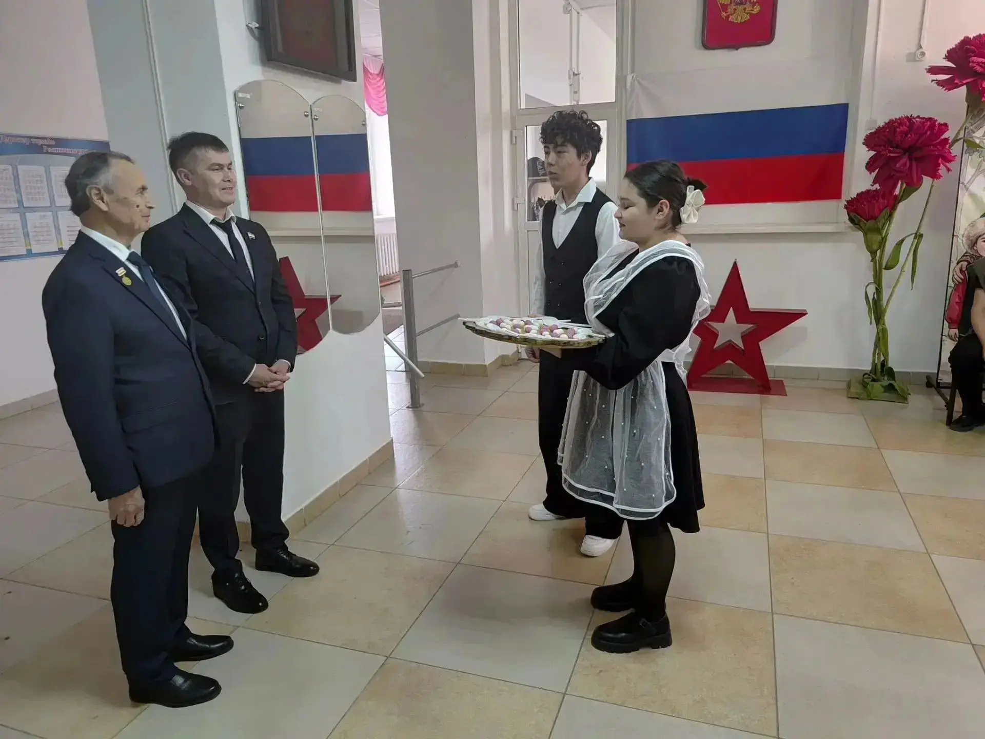 Сегодня в школе № 1 с. Акъяр проходит встреча школьников с народным поэтом Республики Б...