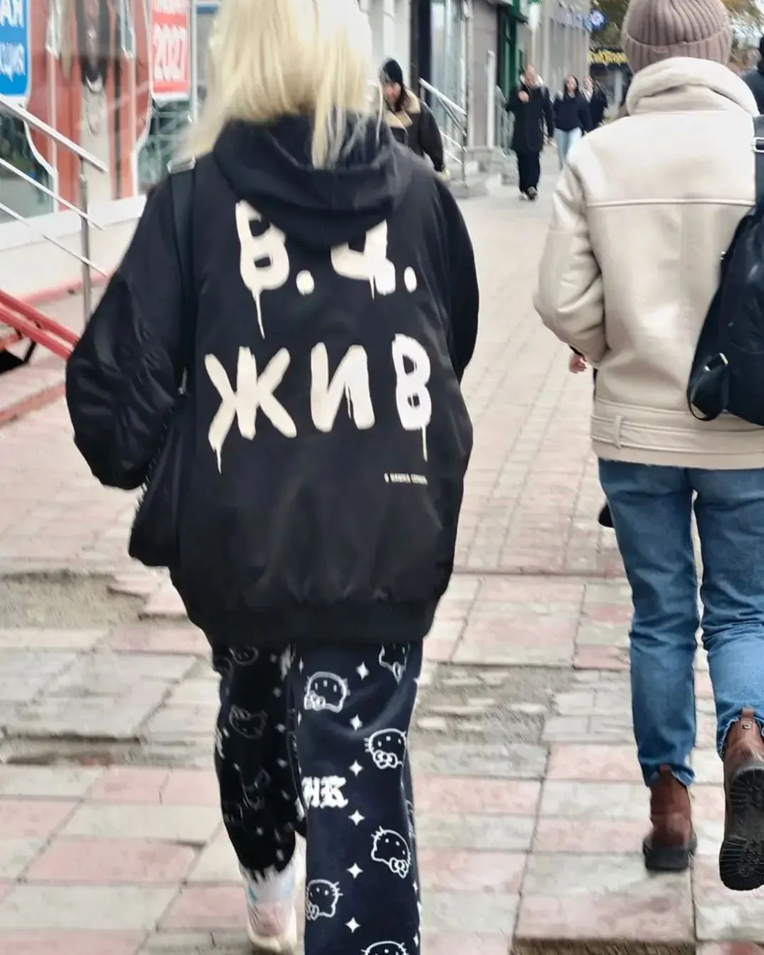 Добрый день, уважаемые родители! Передайте, пожалуйста, поколению Альфа, что это Ленин ...