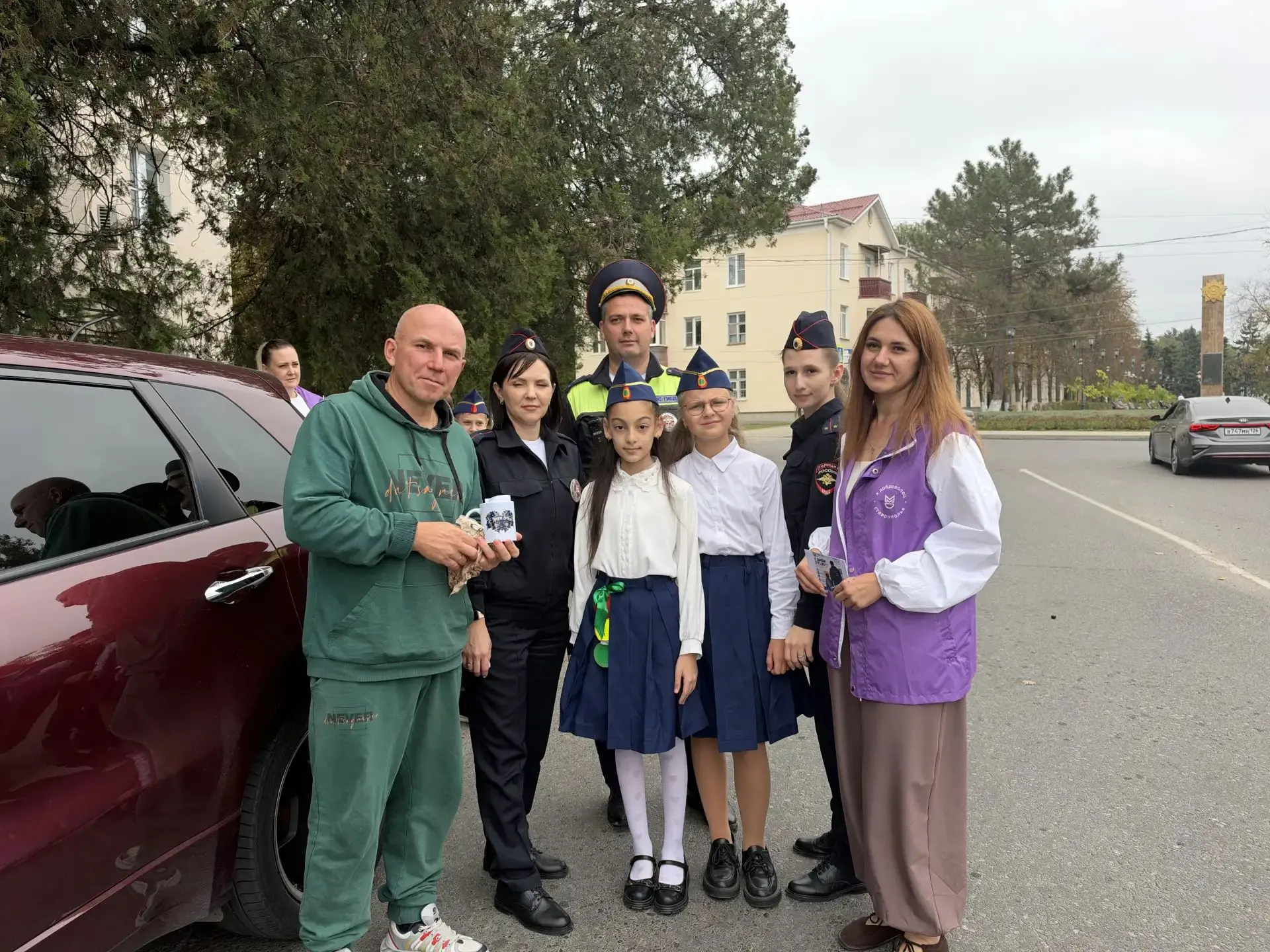 👨‍👦 Дороги без опасности: акция ко Дню отца! 👮‍♂️🚙Сегодня ученики МБОУ СОШ №1 имени...
