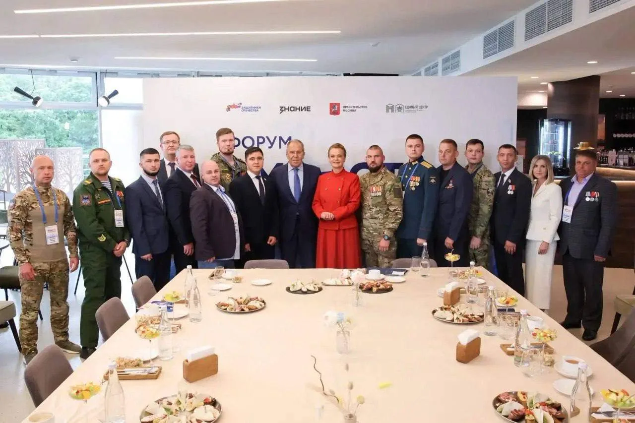 Стальные чемпионы выходят за пределы зала 💪