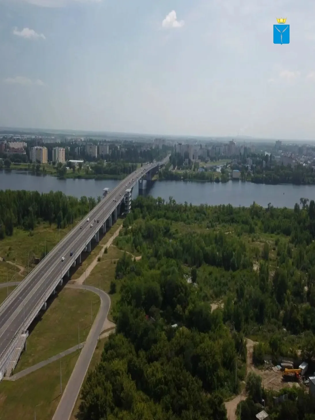 ❗ В результате атаки БПЛА повреждены нескольких жилых домов в городе Балаково.