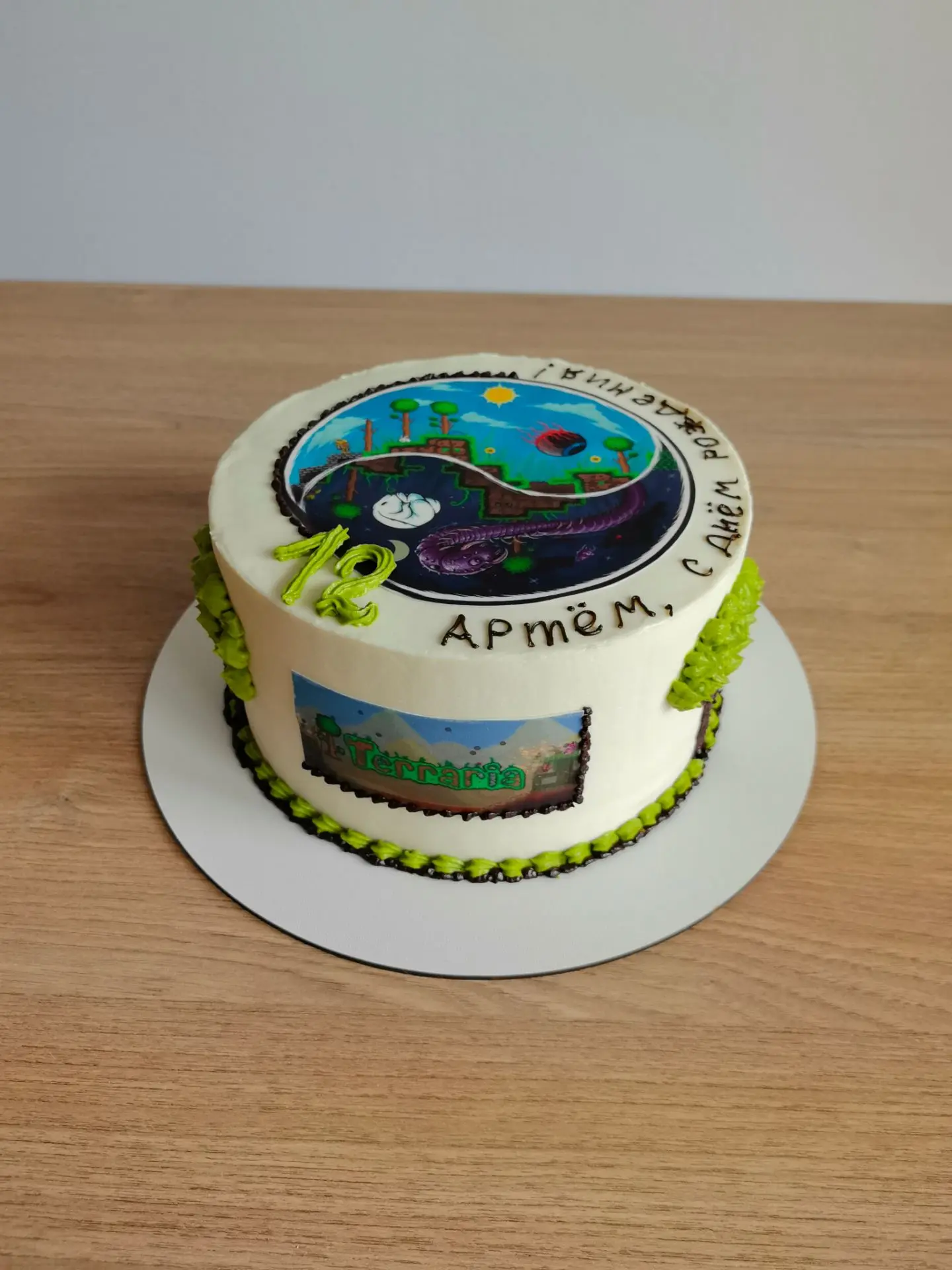 Фисташковый с малиной