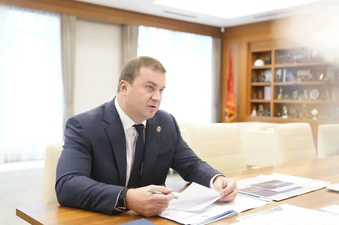 Губернатор Виталий Хоценко провел сегодня в Москве рабочую встречу с Министром строител...