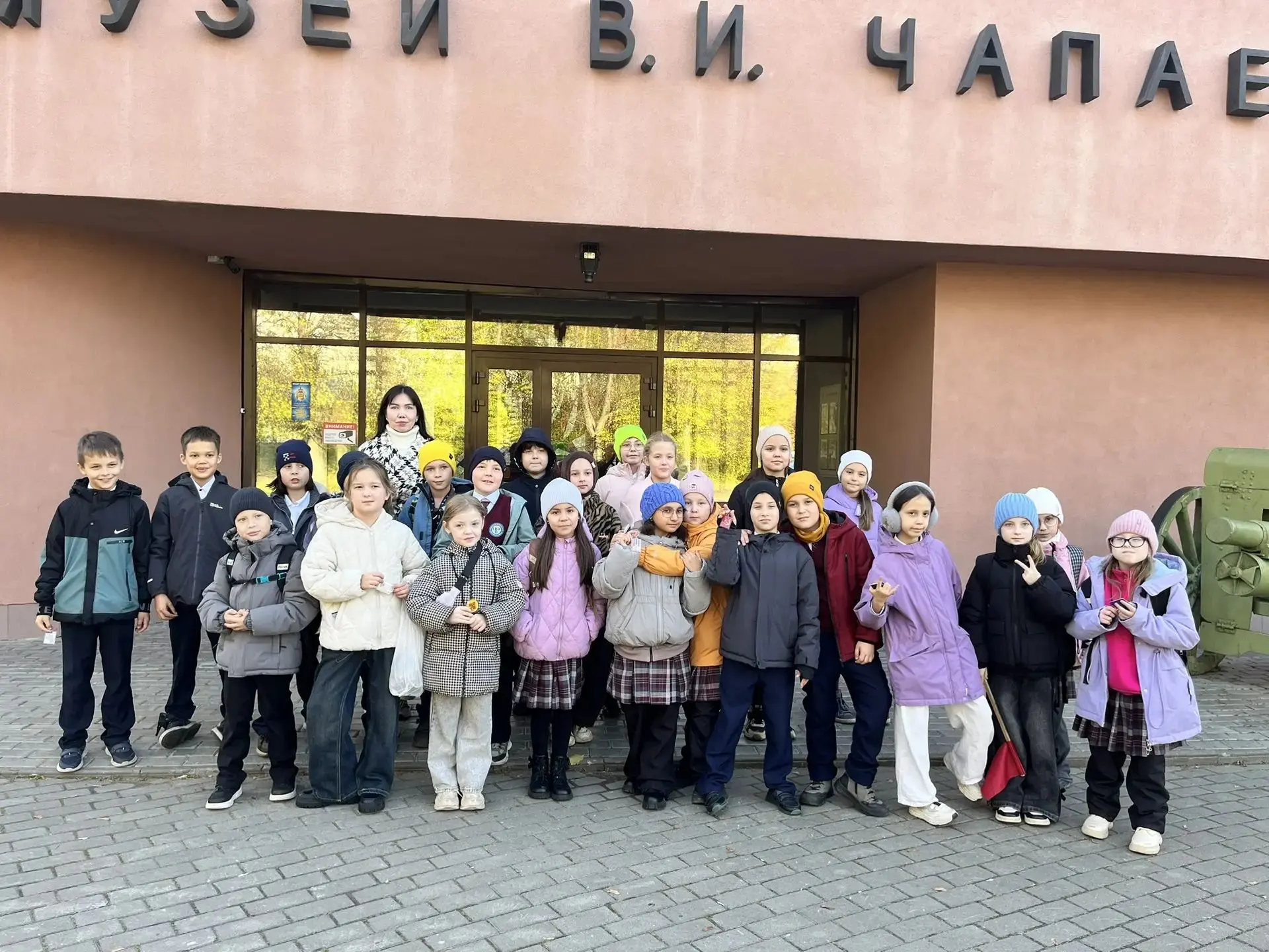 🖋️ Обучающиеся 3А класса побывали на экскурсии в музее В. И. Чапаева. Ребята с большим...