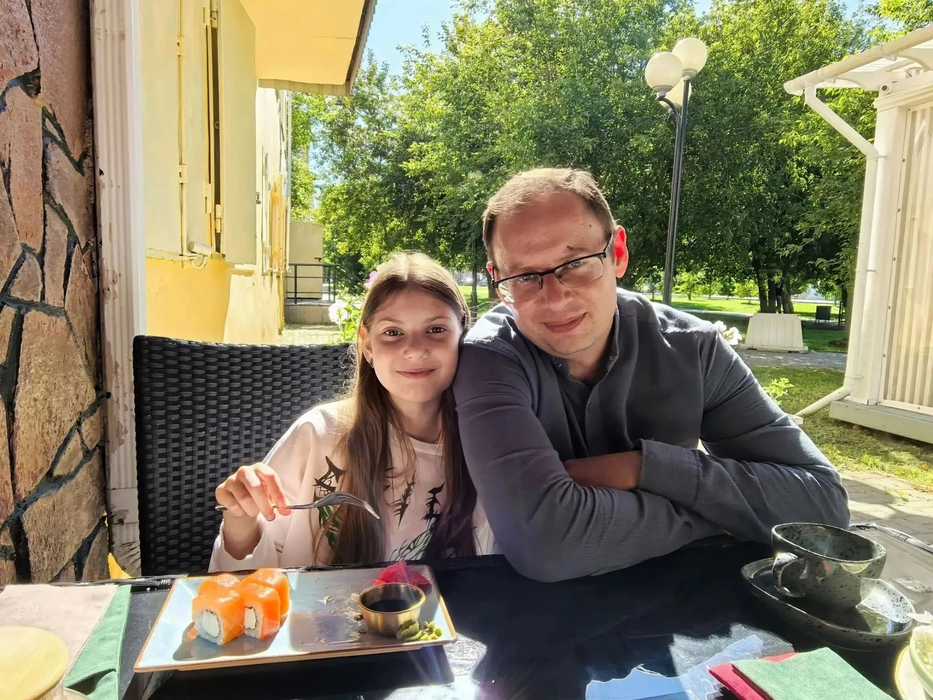 📸 В школьной фото-акции «Обнимая папу» принимает участие  Абрамова Оксана! 👨‍👧