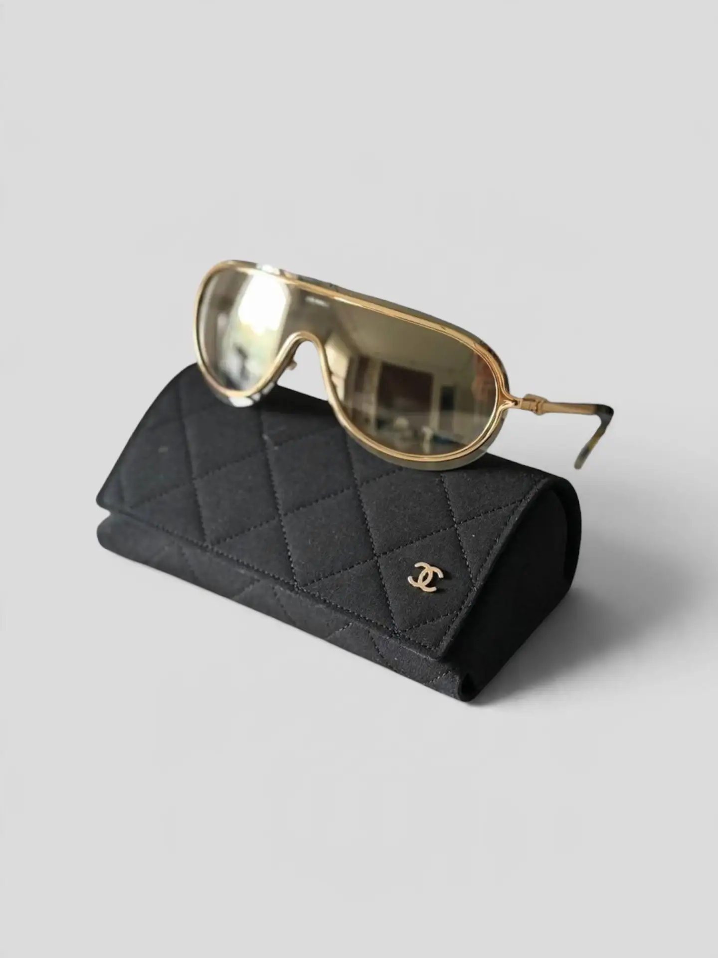Новые солнцезащитные очки Chanel, полный комплект.