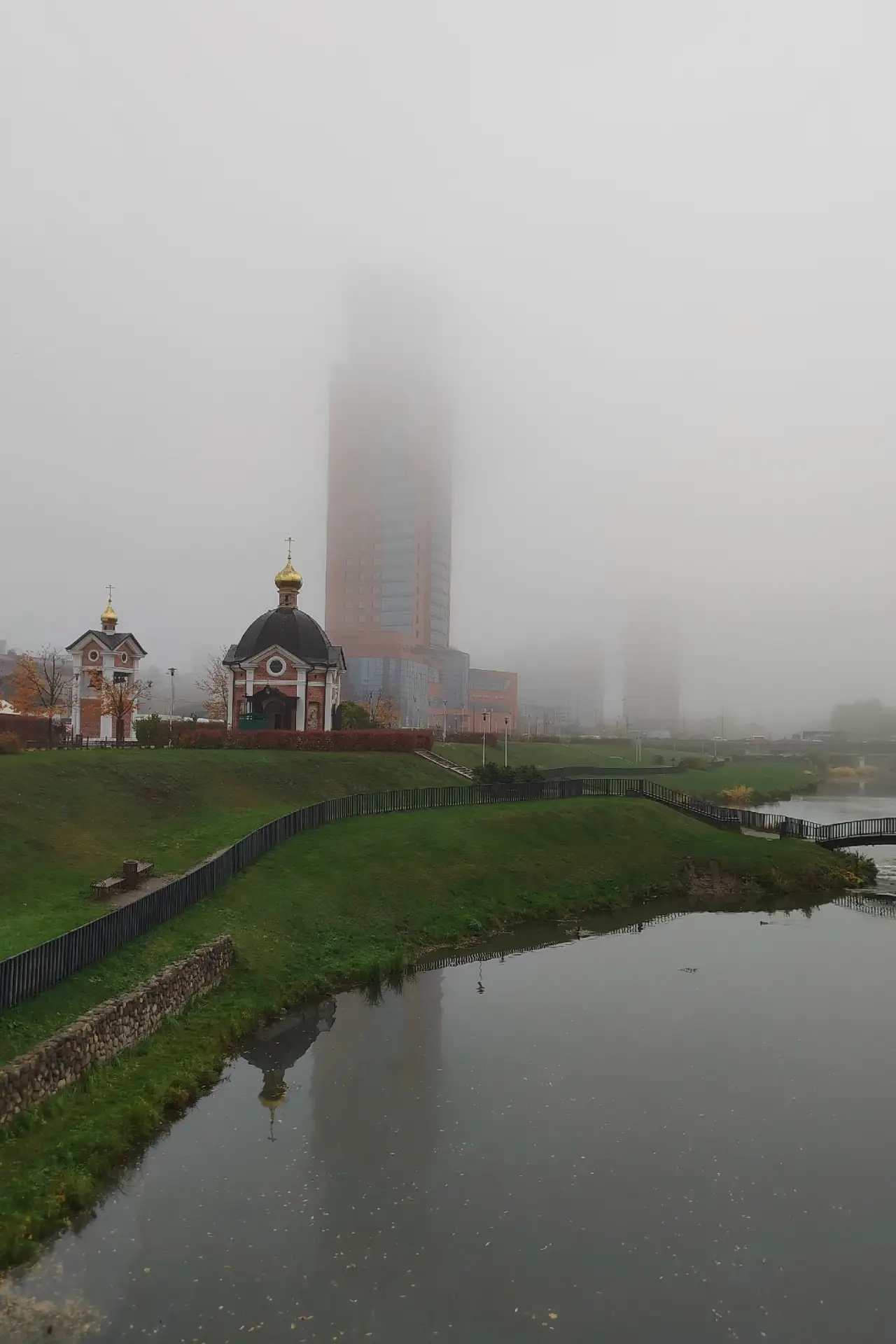 🌫 В Москве и Подмосковье объявили жёлтый уровень погодной опасности из-за тумана.