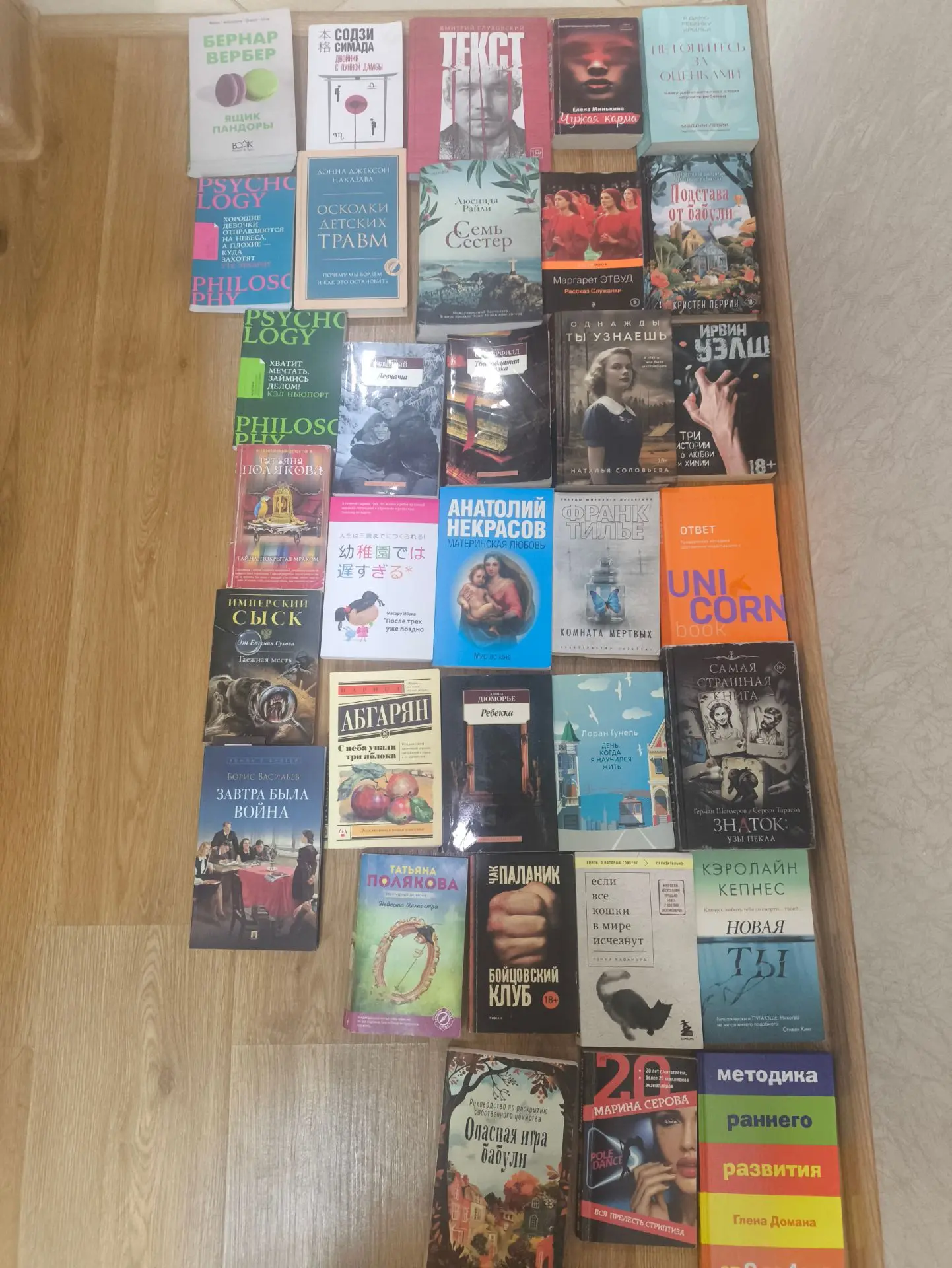 Продаю книги любая 100 руб. Тел +79781181425 писать в Мах.