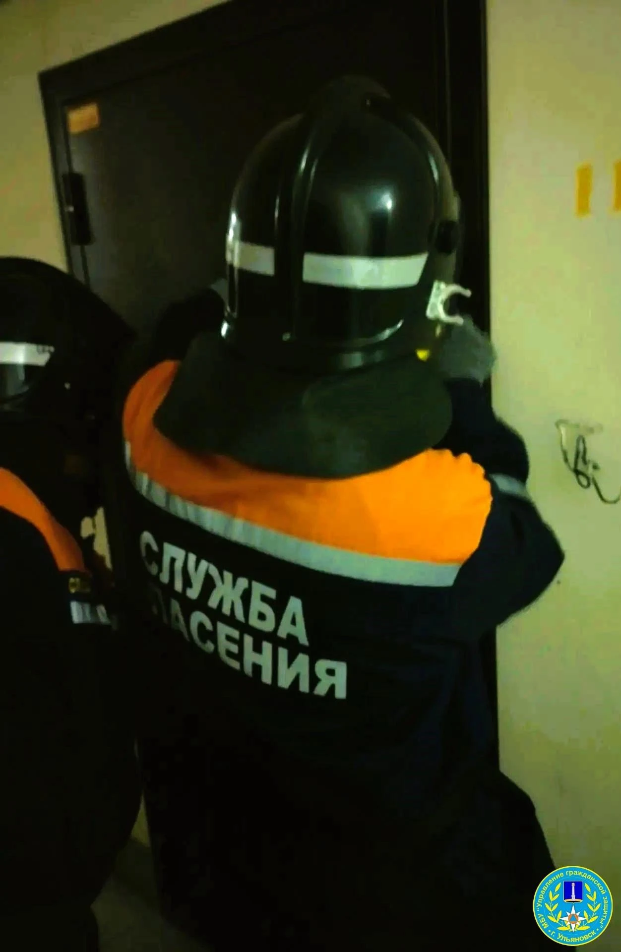 Ульяновским спасателям пришлось вскрыть дверь пенсионерки, переставшей выходить на связь