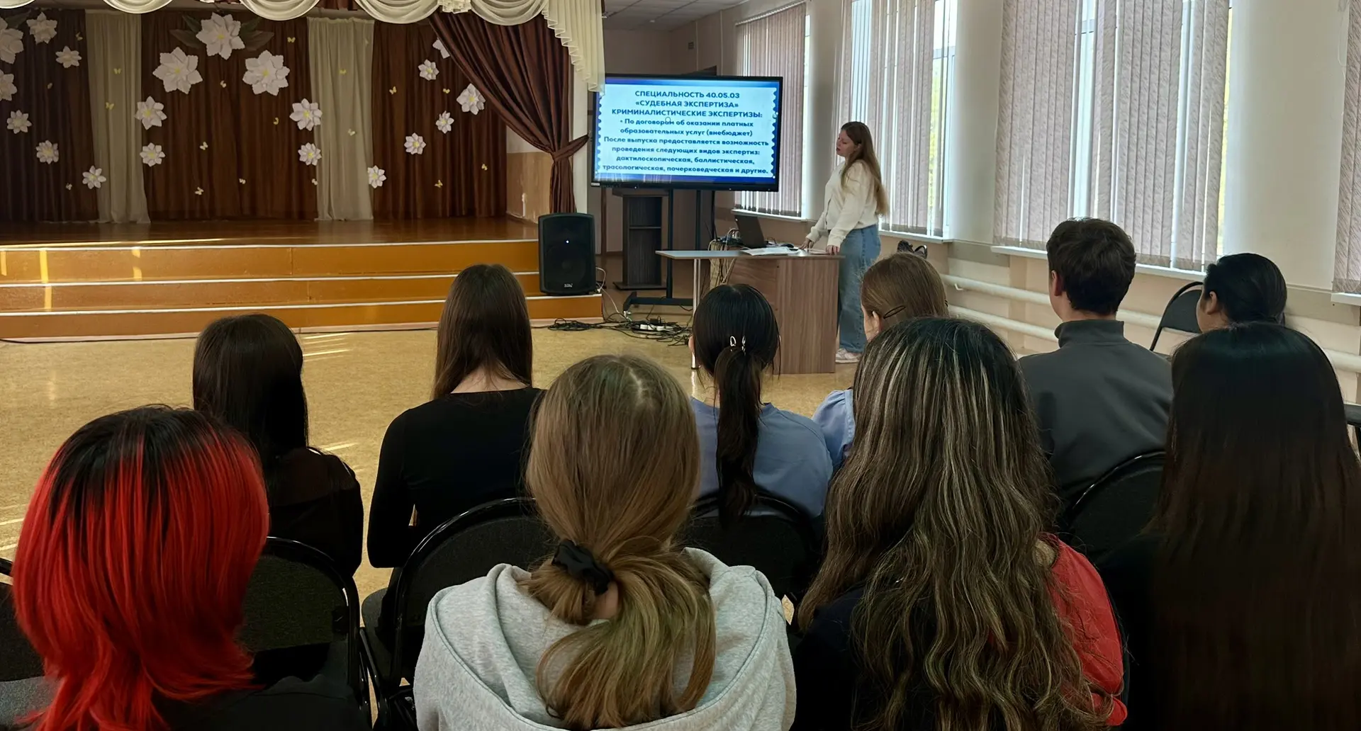 📍В школе состоялась профориентационная встреча для старшеклассников. Студентка Саратов...